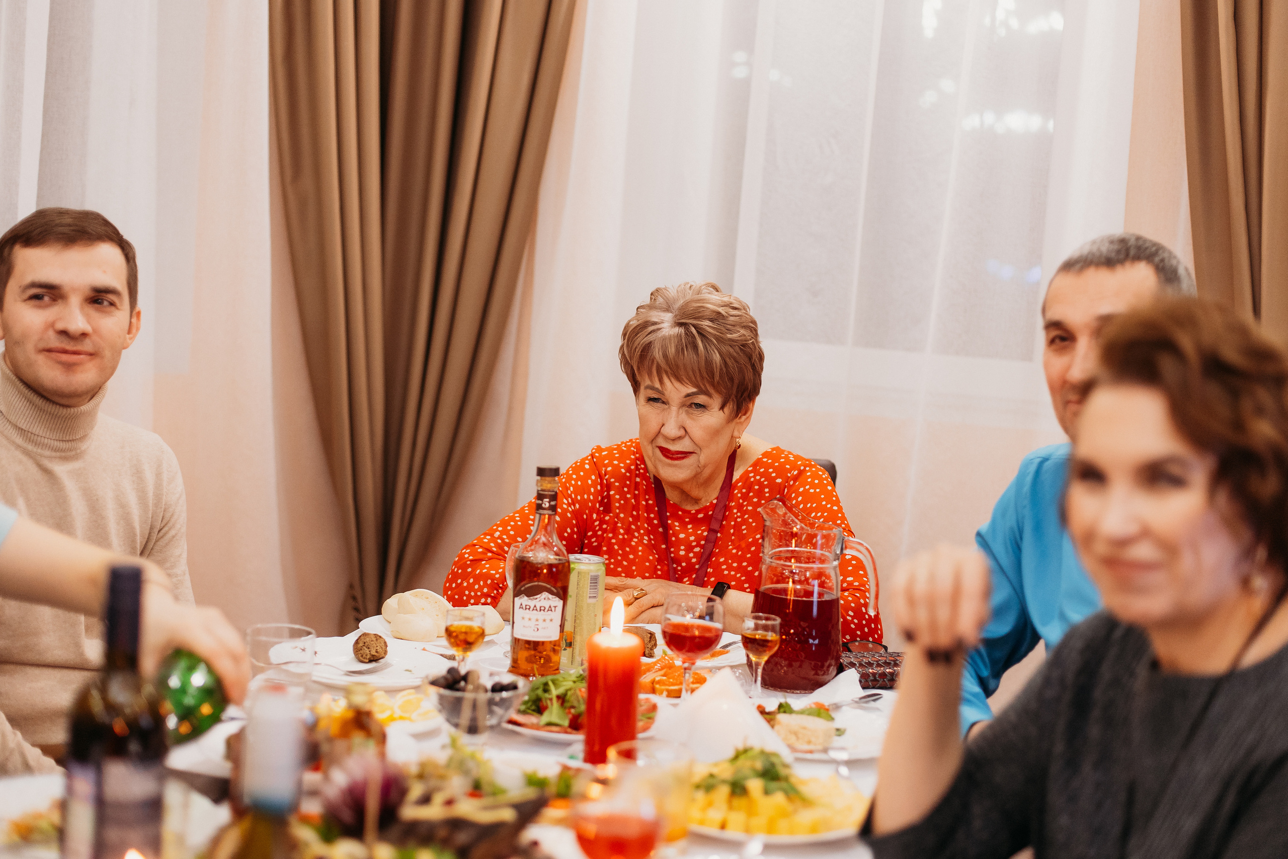 Банкет. Семейный фотограф Тюмень, фотограф на роды Салмина Мария