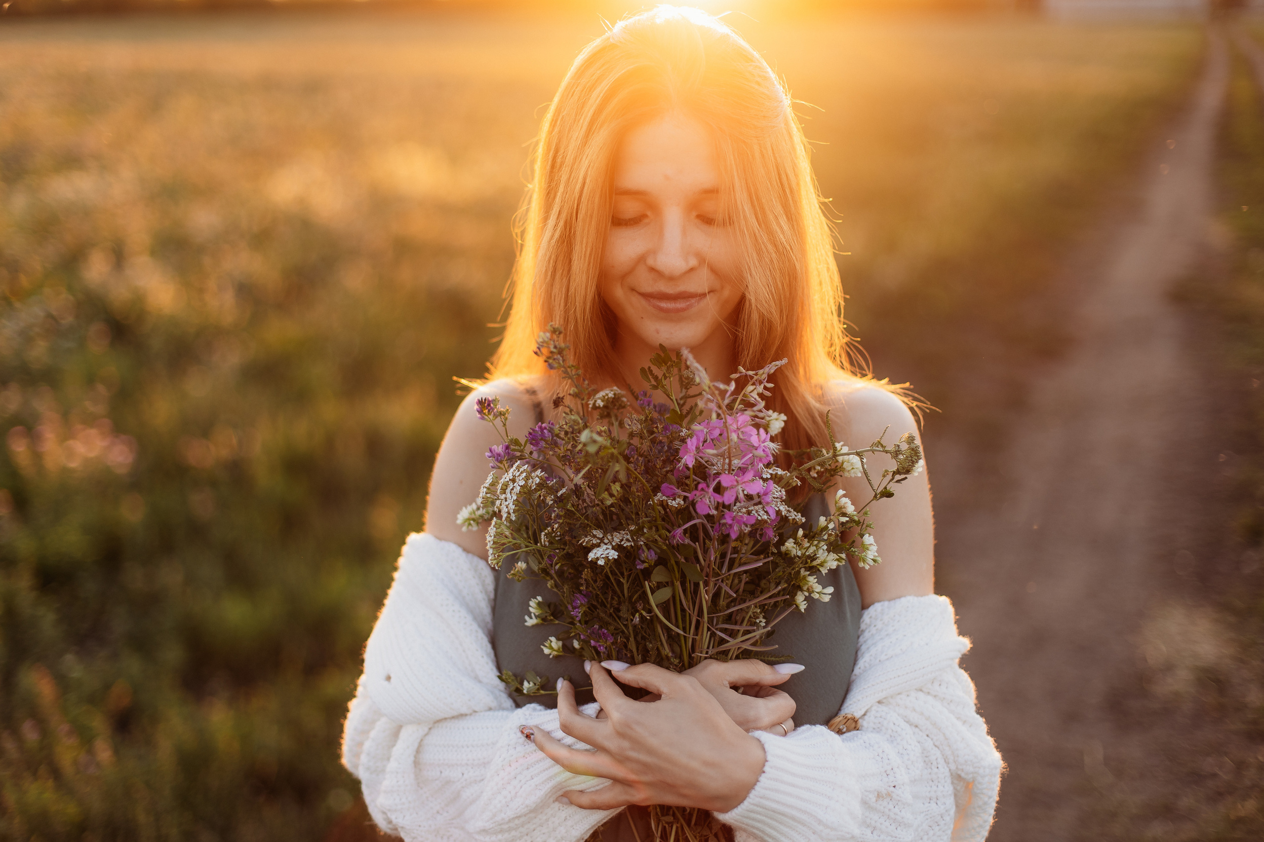 Поле. Семейный фотограф Тюмень, фотограф на роды Салмина Мария