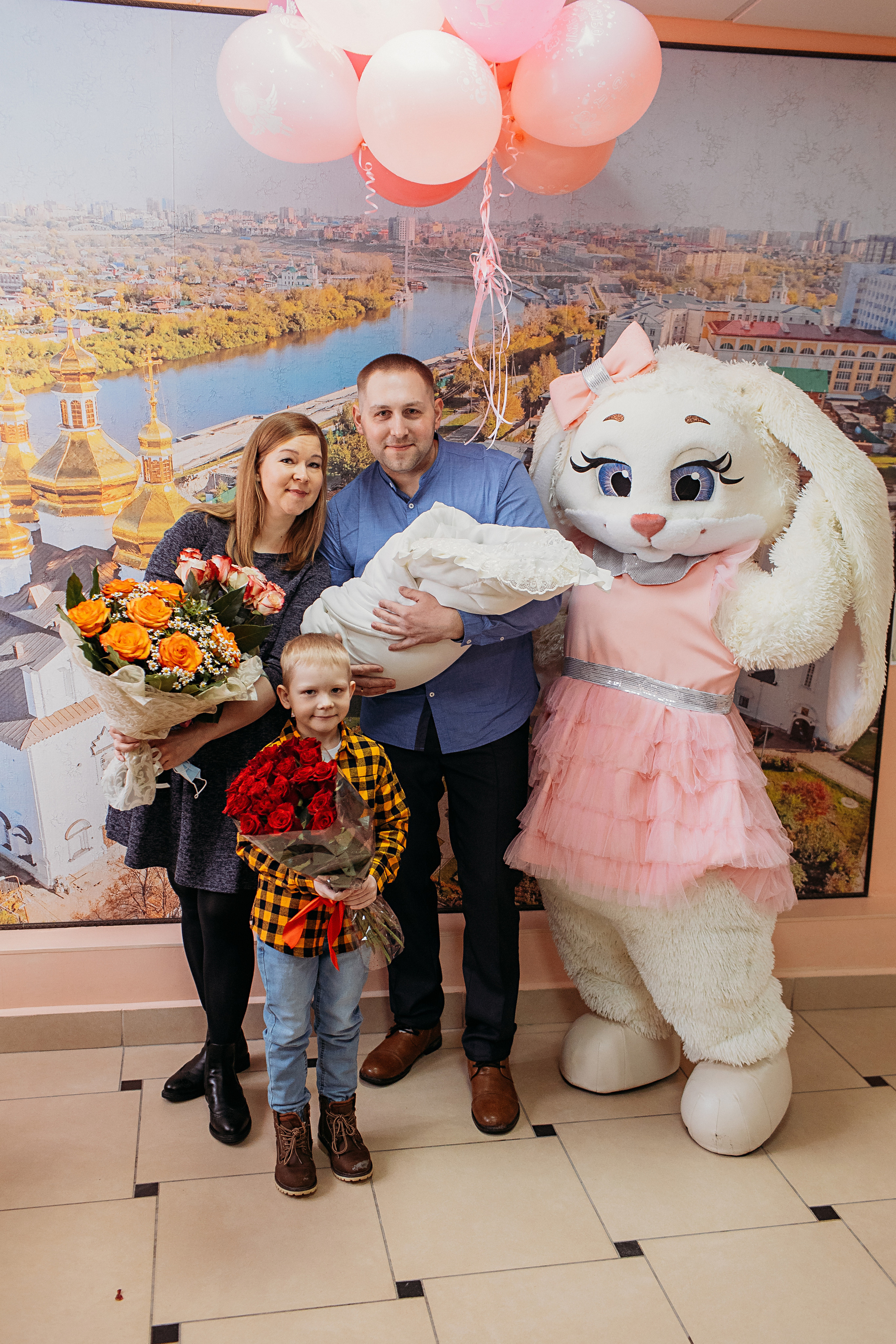 Выписка с палатой. Семейный фотограф Тюмень, фотограф на роды Салмина Мария