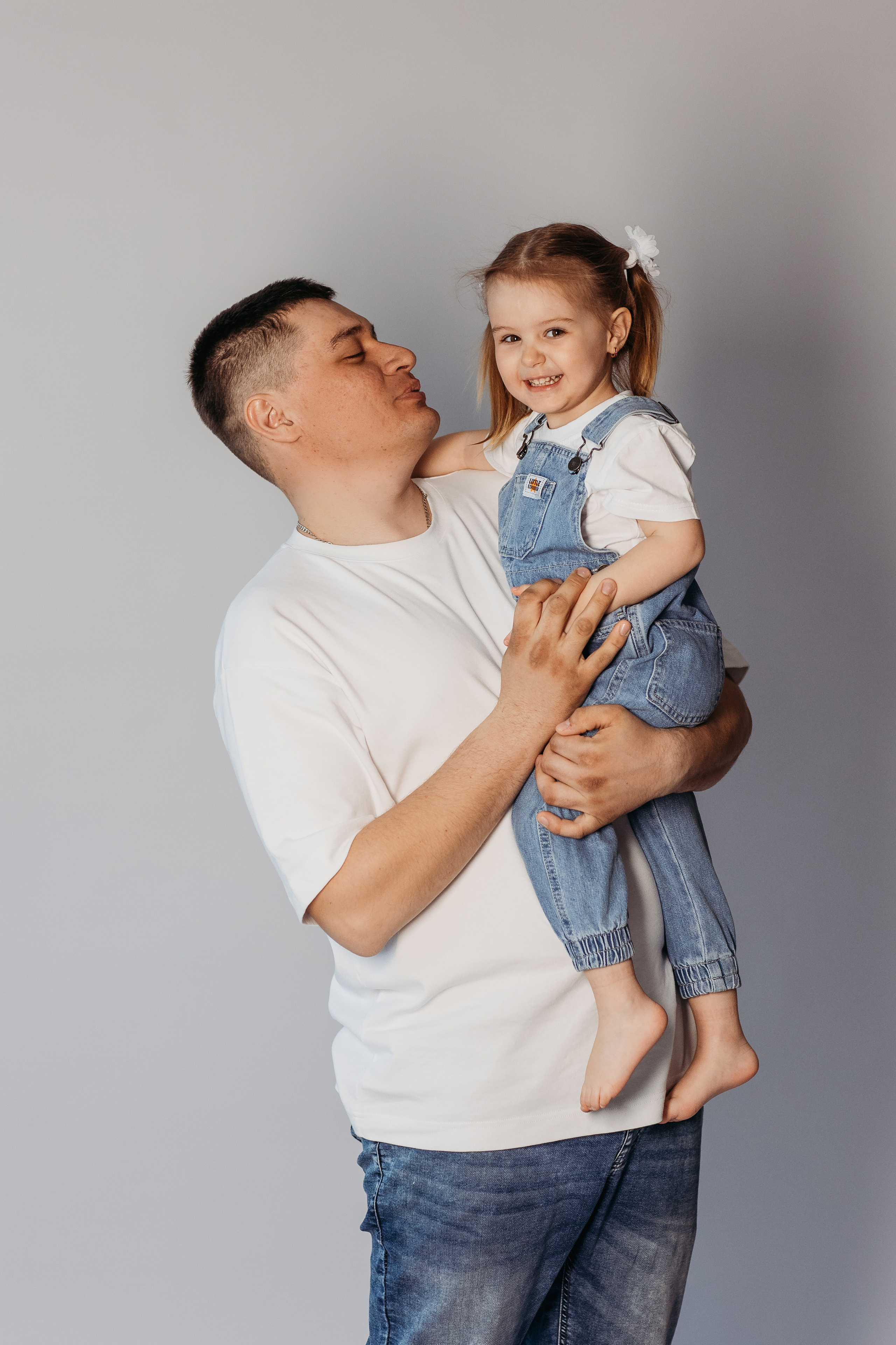 На фотофонах. Семейный фотограф Тюмень, фотограф на роды Салмина Мария