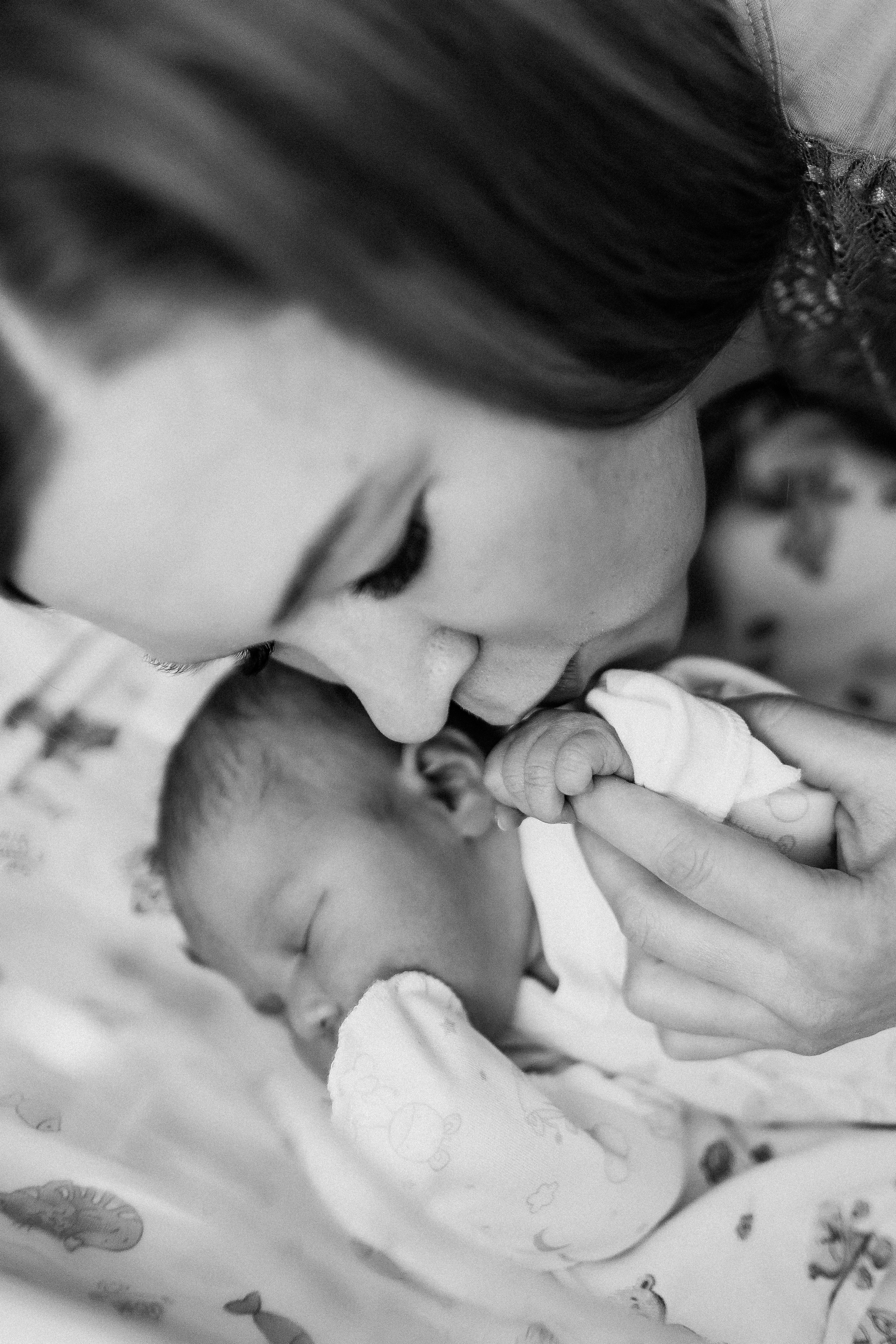 Выписка с палатой. Семейный фотограф Тюмень, фотограф на роды Салмина Мария