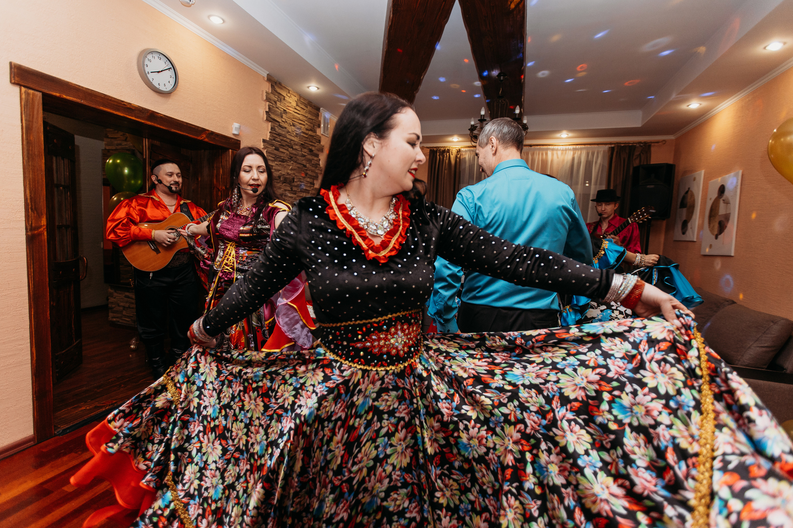 Банкет. Семейный фотограф Тюмень, фотограф на роды Салмина Мария