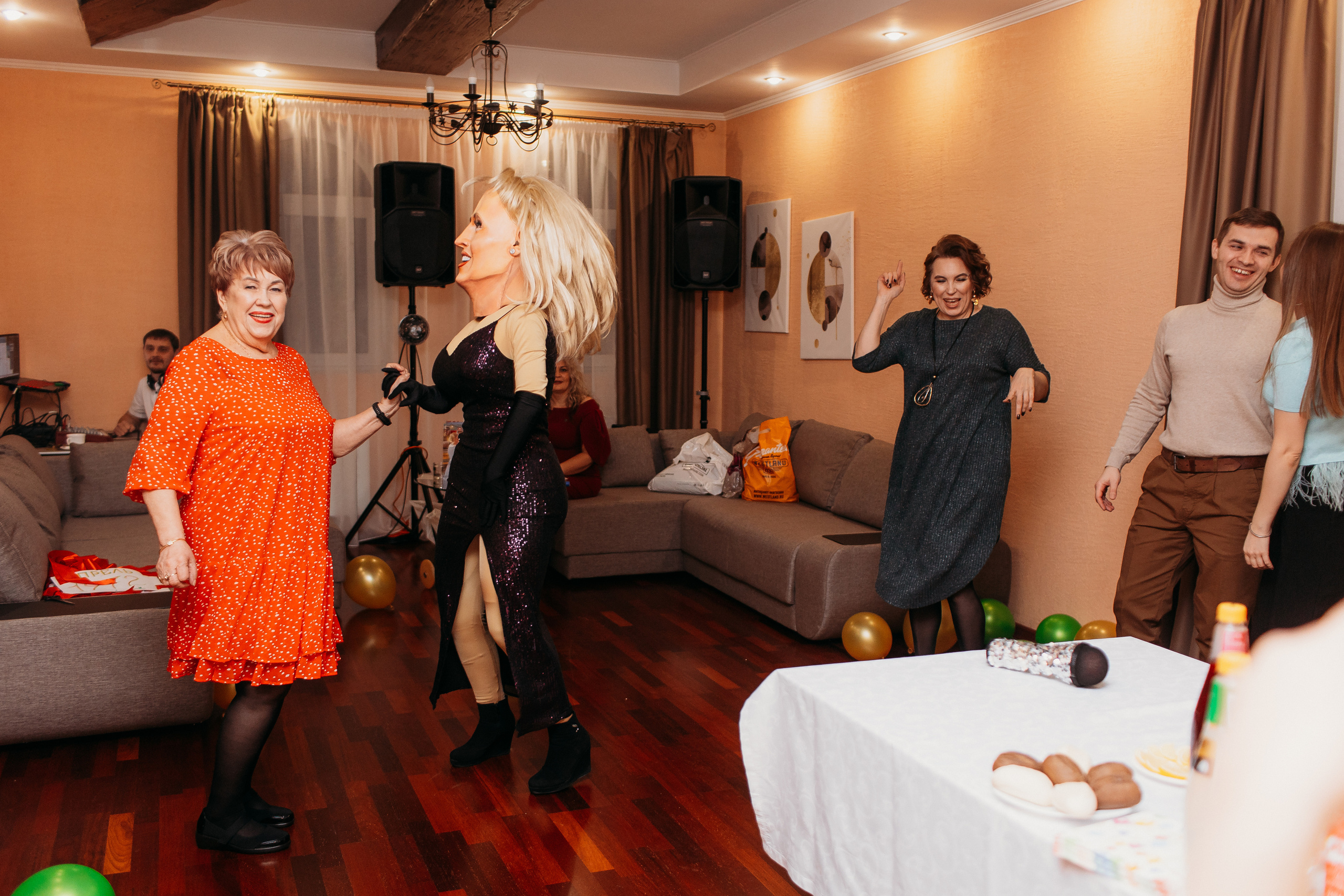 Банкет. Семейный фотограф Тюмень, фотограф на роды Салмина Мария