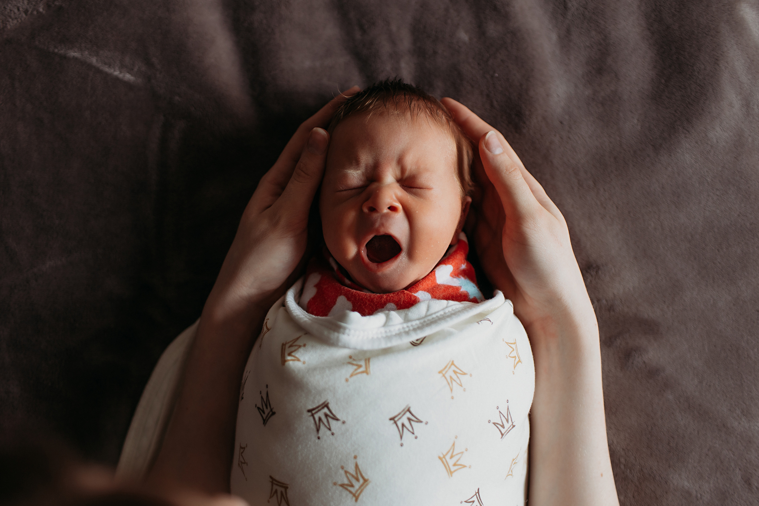 Новорожденный. Семейный фотограф Тюмень, фотограф на роды Салмина Мария