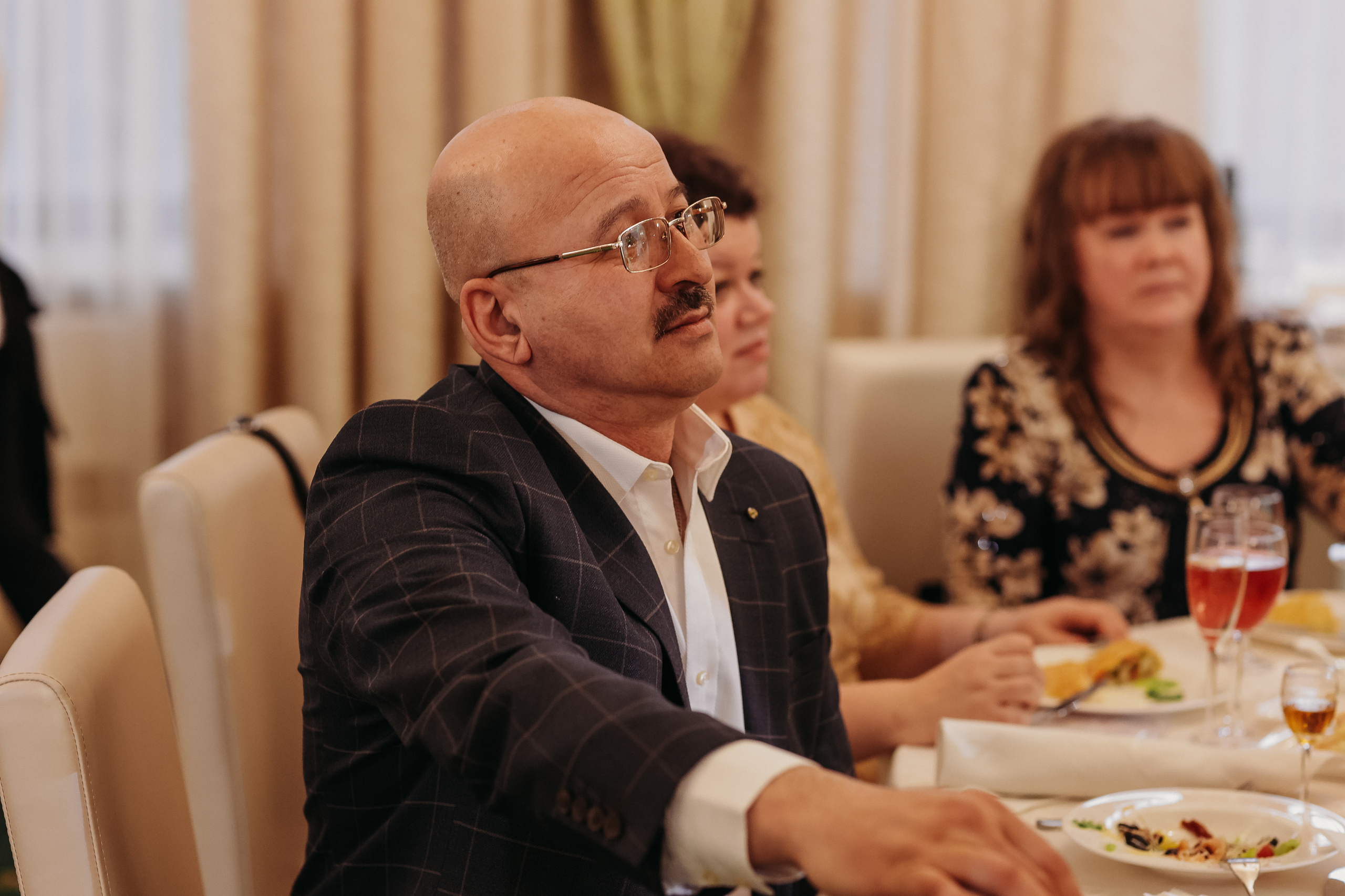 Банкет. Семейный фотограф Тюмень, фотограф на роды Салмина Мария