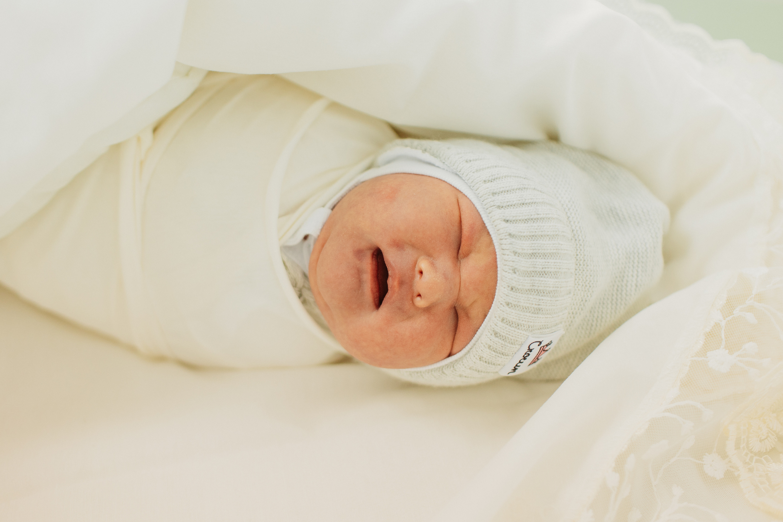 Выписка с палатой. Семейный фотограф Тюмень, фотограф на роды Салмина Мария