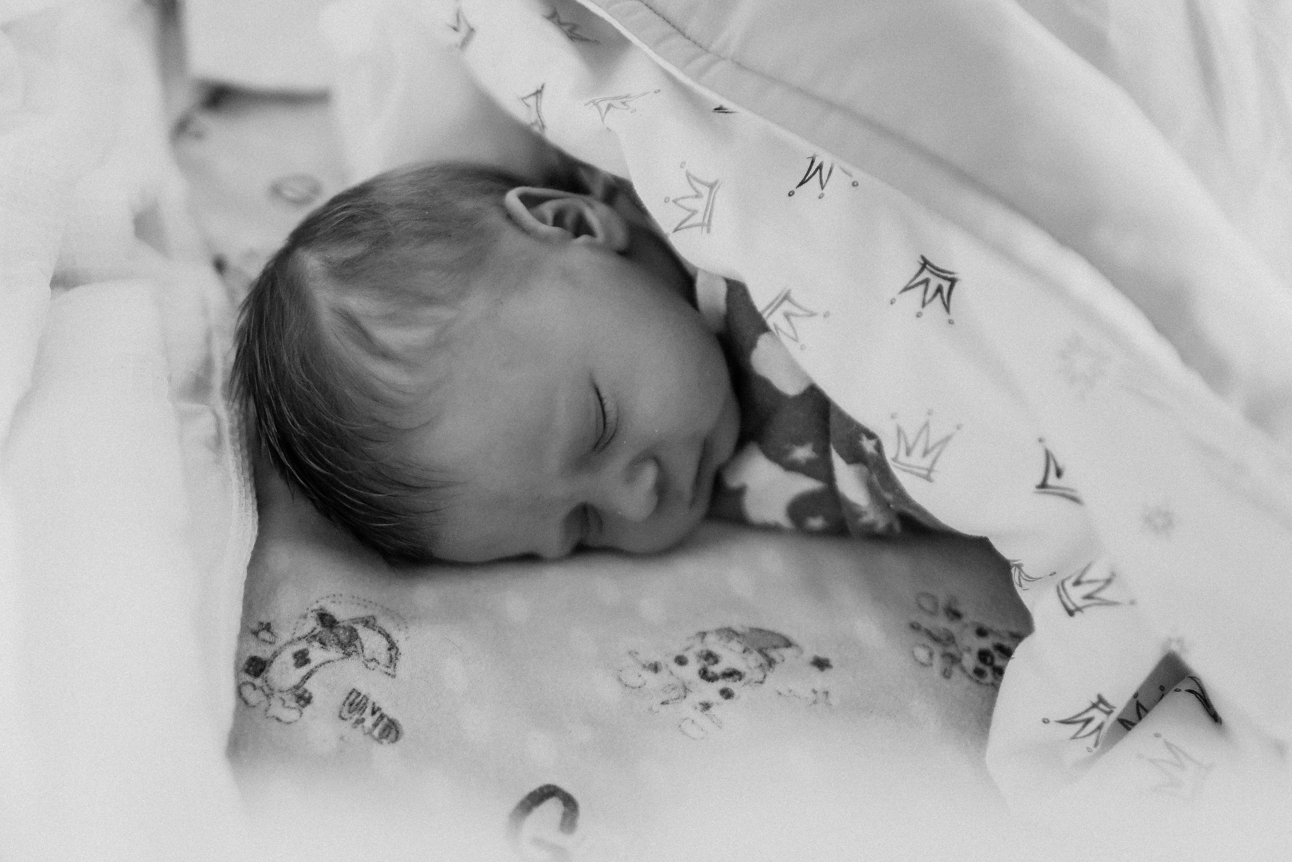 Новорожденный. Семейный фотограф Тюмень, фотограф на роды Салмина Мария