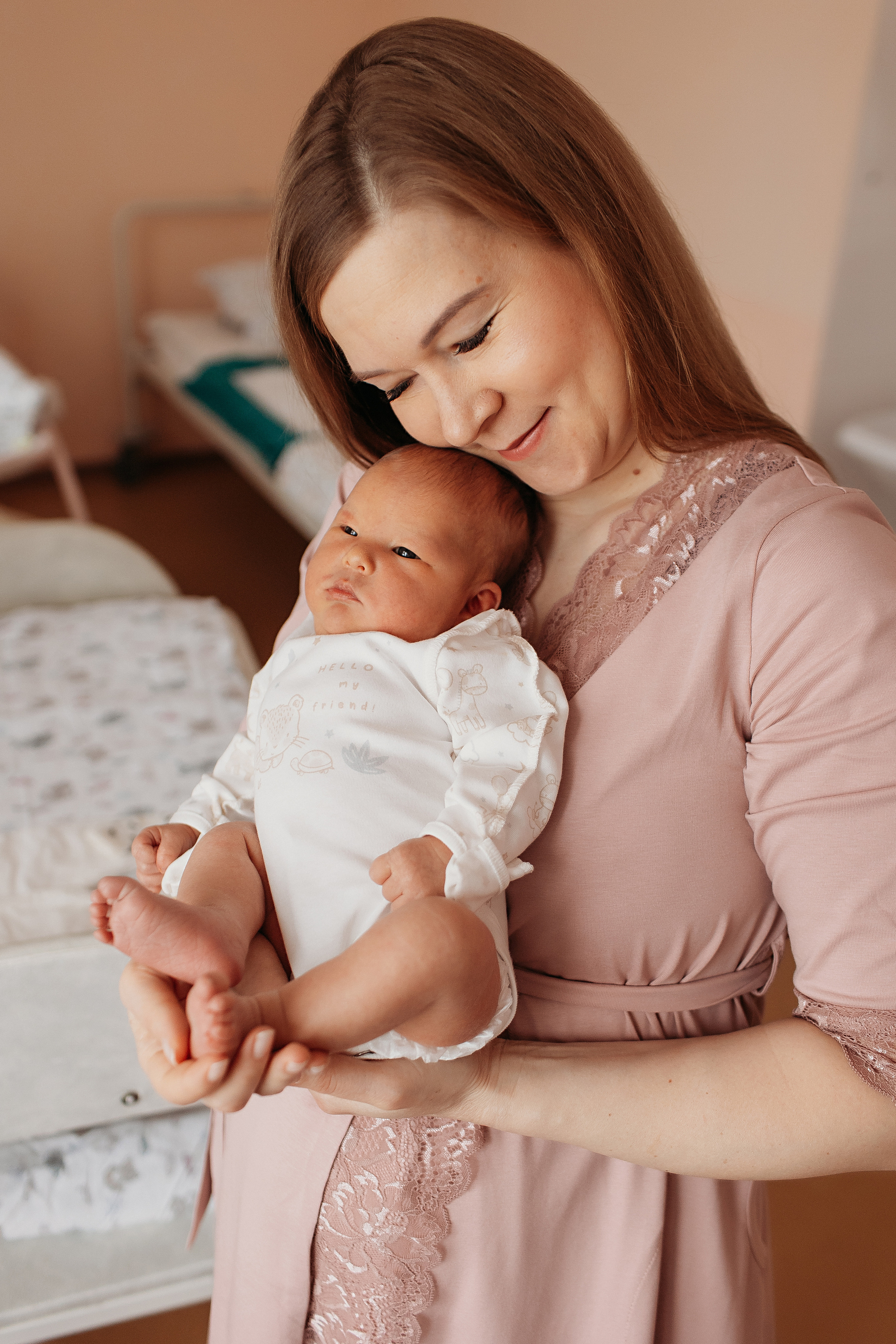 Выписка с палатой. Семейный фотограф Тюмень, фотограф на роды Салмина Мария