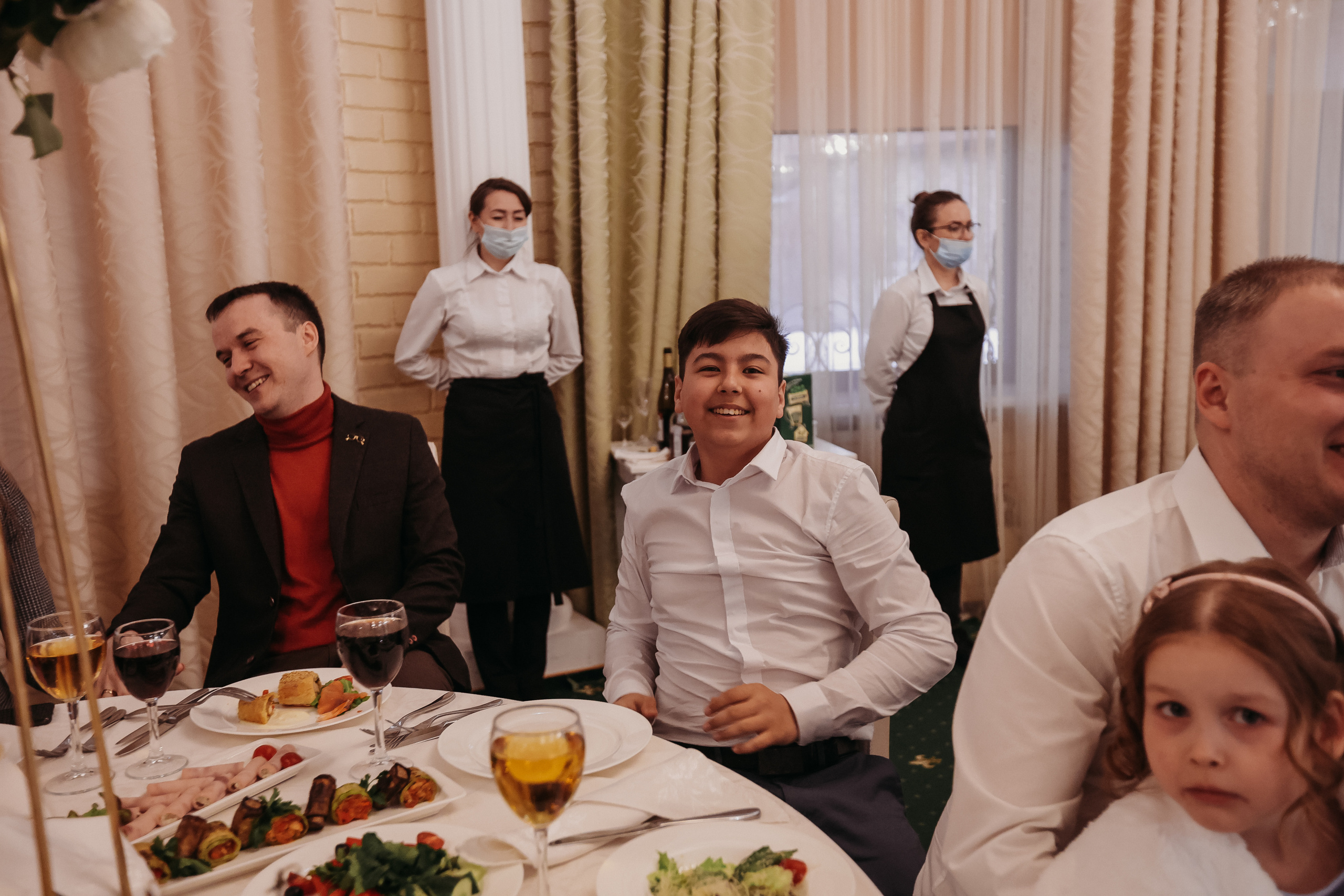 Банкет. Семейный фотограф Тюмень, фотограф на роды Салмина Мария