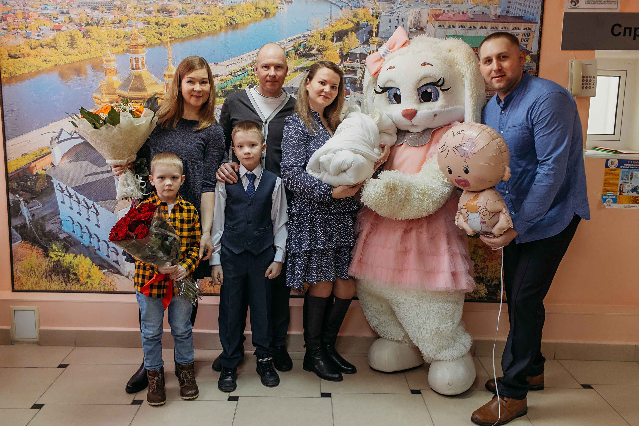 Выписка с палатой. Семейный фотограф Тюмень, фотограф на роды Салмина Мария