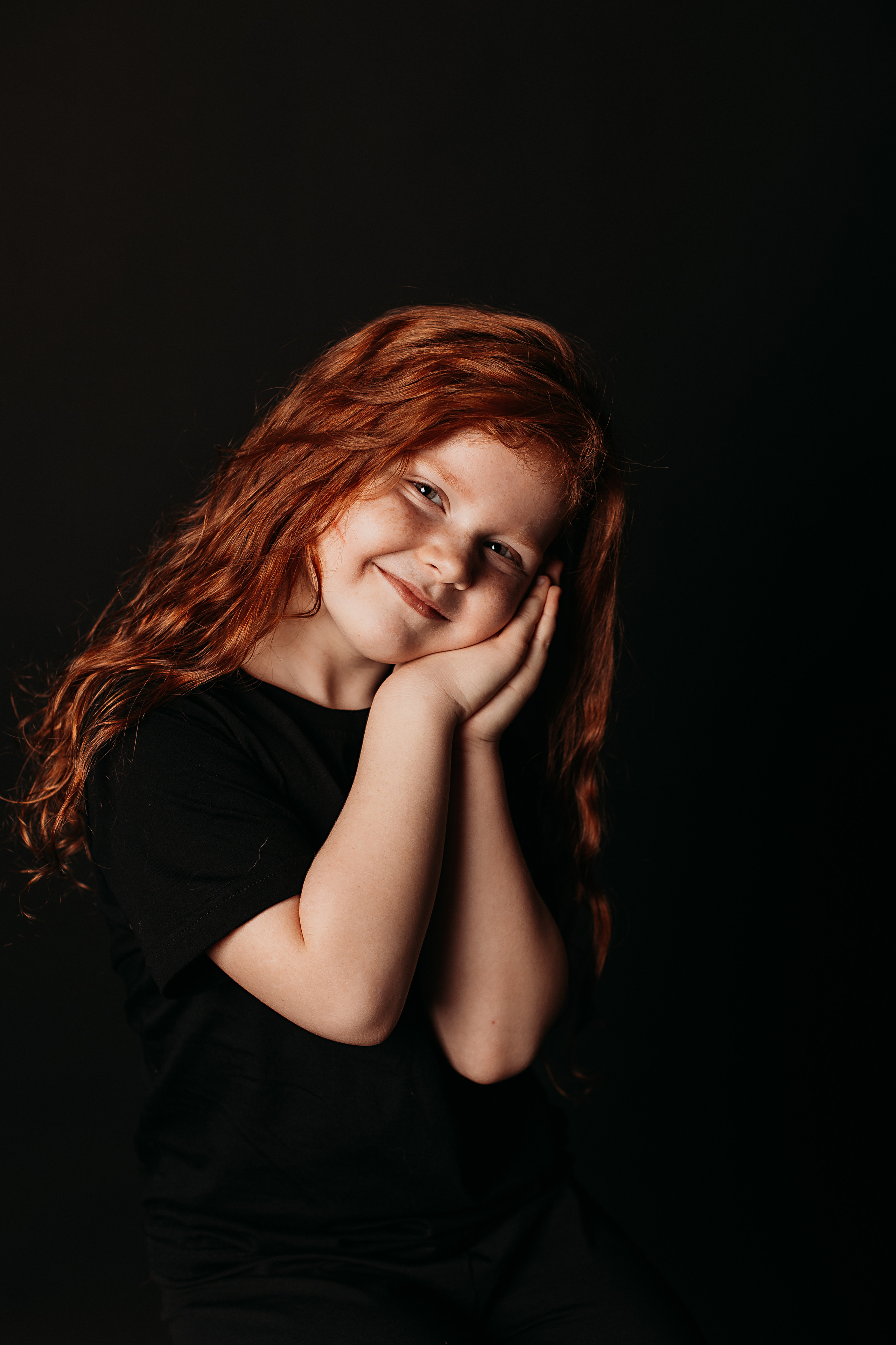 Черный фон фотопроект. Семейный фотограф Тюмень, фотограф на роды Салмина Мария