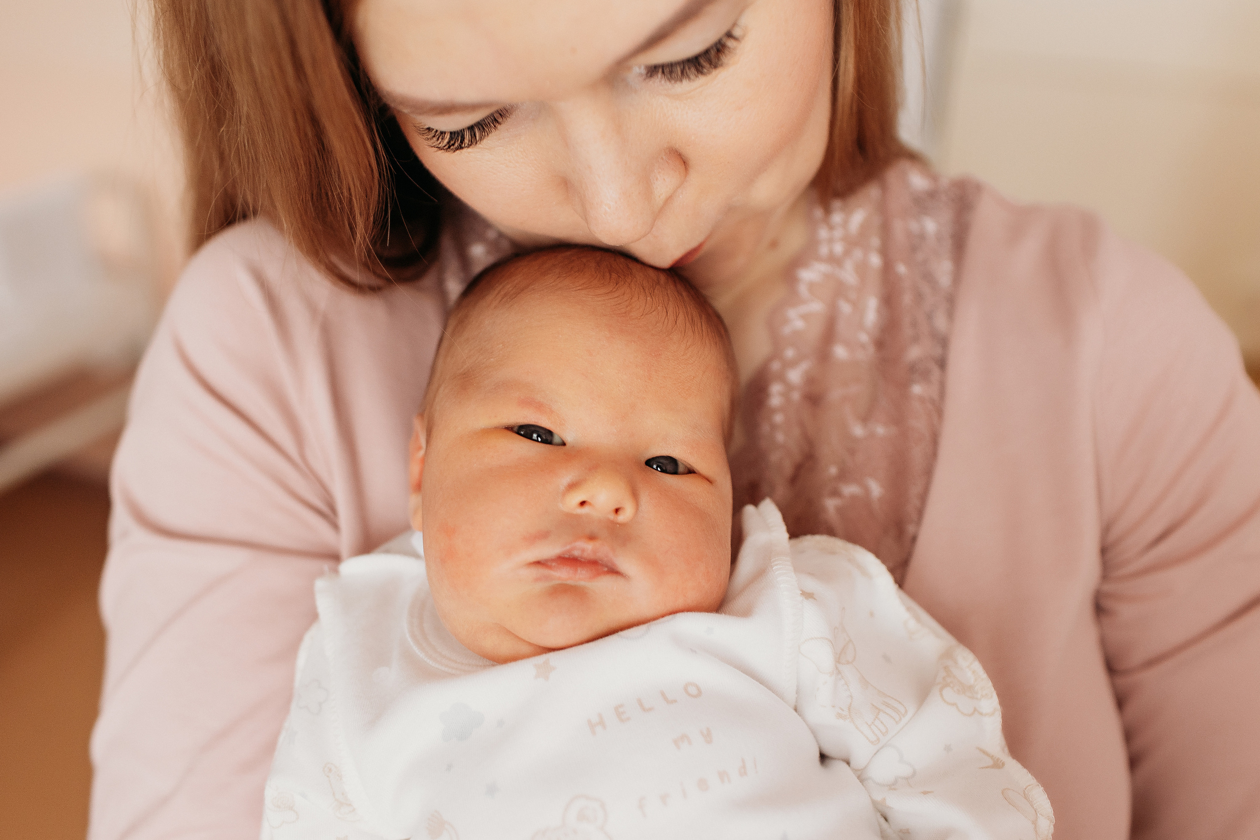 Выписка с палатой. Семейный фотограф Тюмень, фотограф на роды Салмина Мария