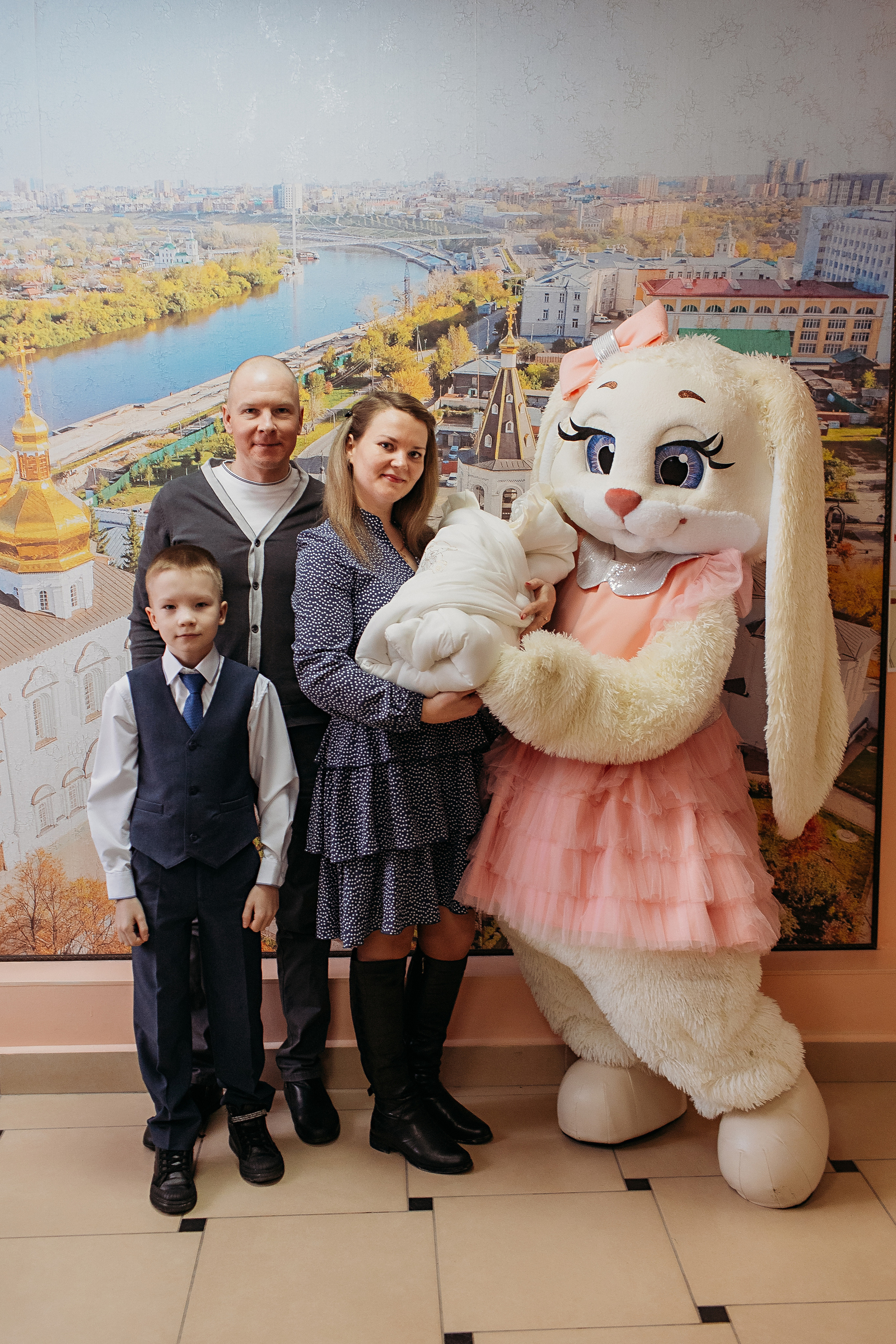 Выписка с палатой. Семейный фотограф Тюмень, фотограф на роды Салмина Мария