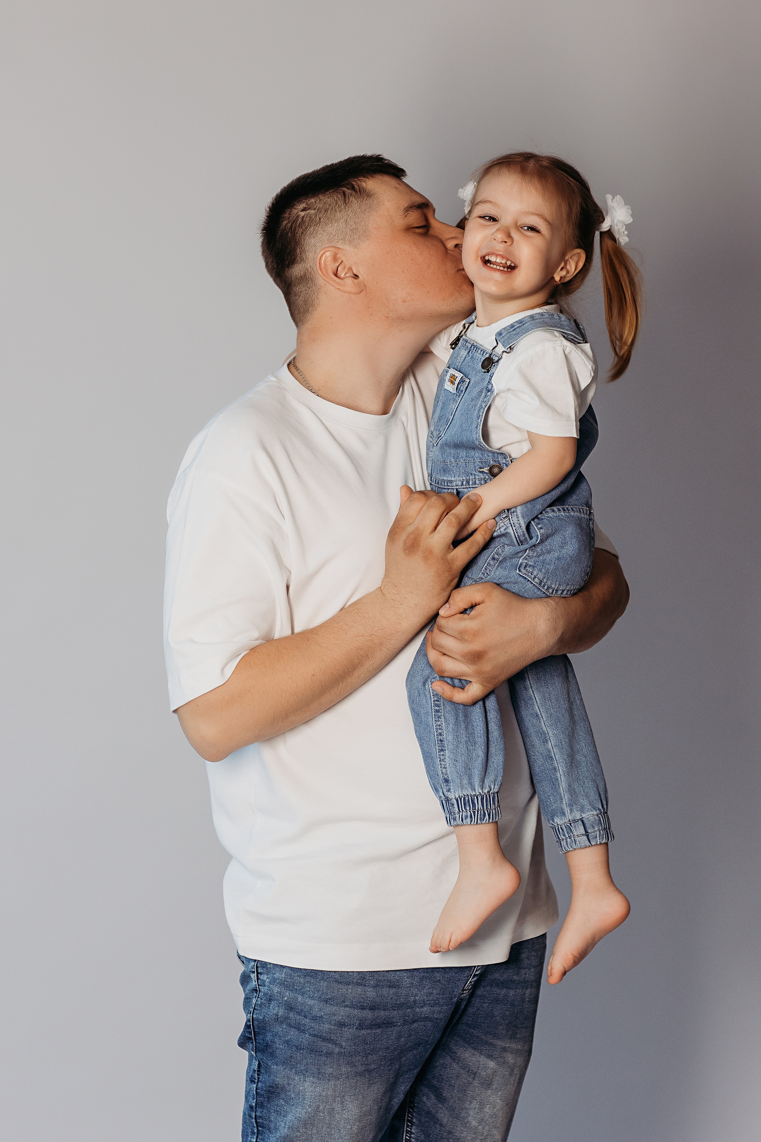 На фотофонах. Семейный фотограф Тюмень, фотограф на роды Салмина Мария