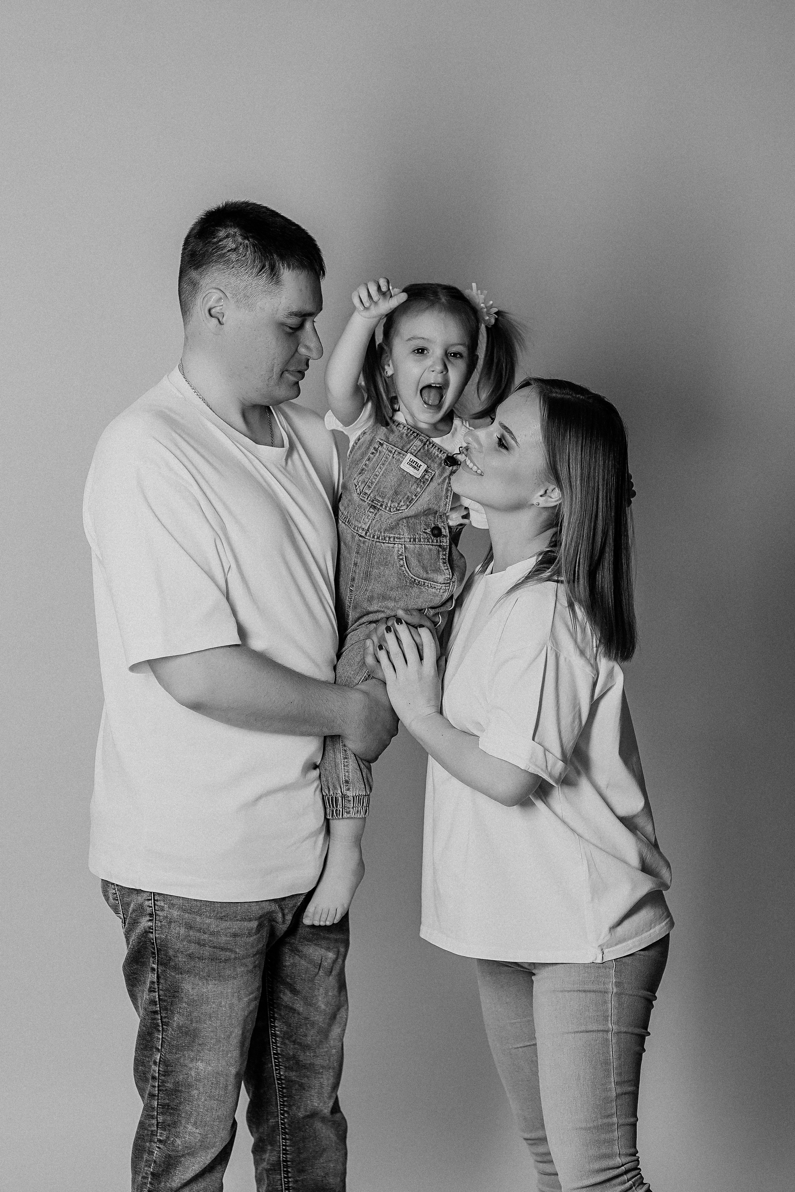 На фотофонах. Семейный фотограф Тюмень, фотограф на роды Салмина Мария