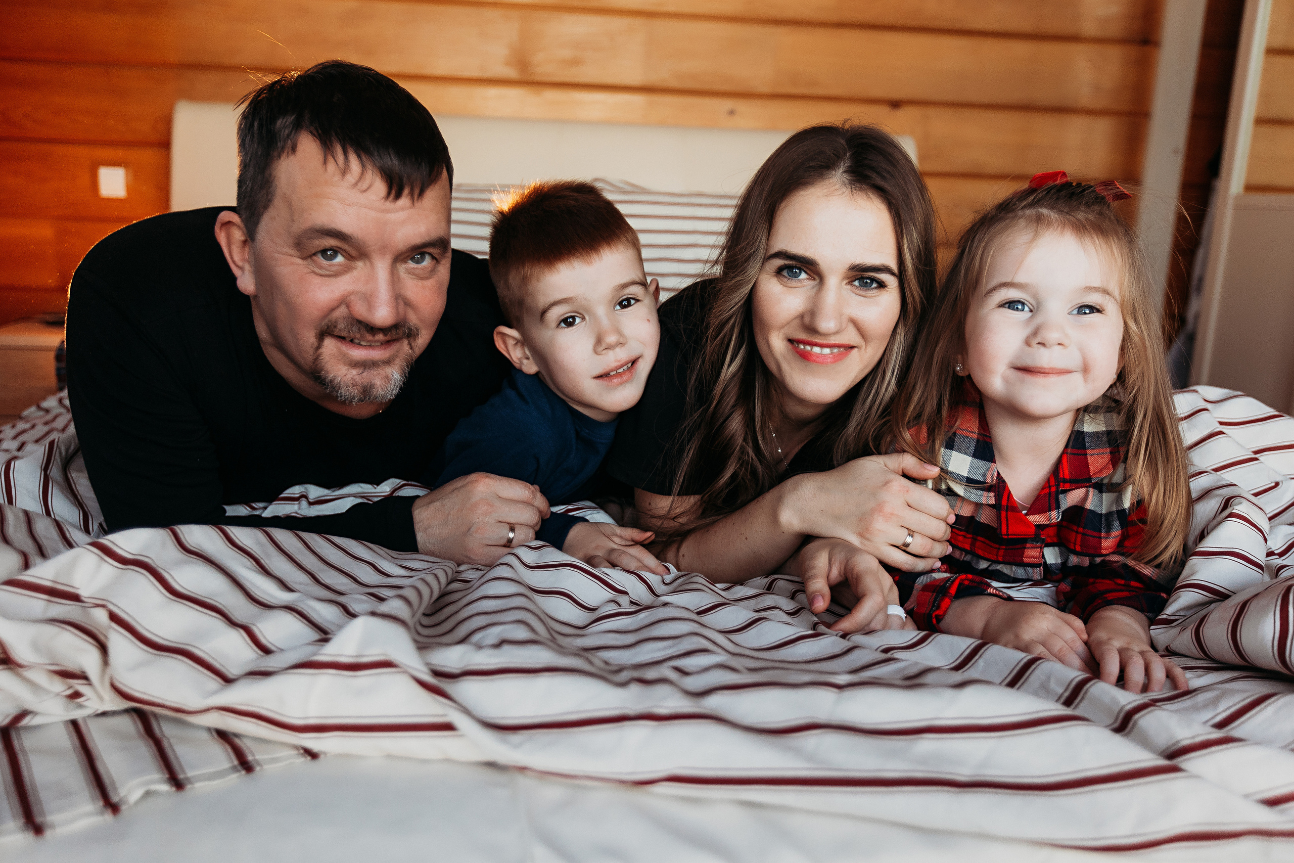 Тёплый новый год. Семейный фотограф Тюмень, фотограф на роды Салмина Мария