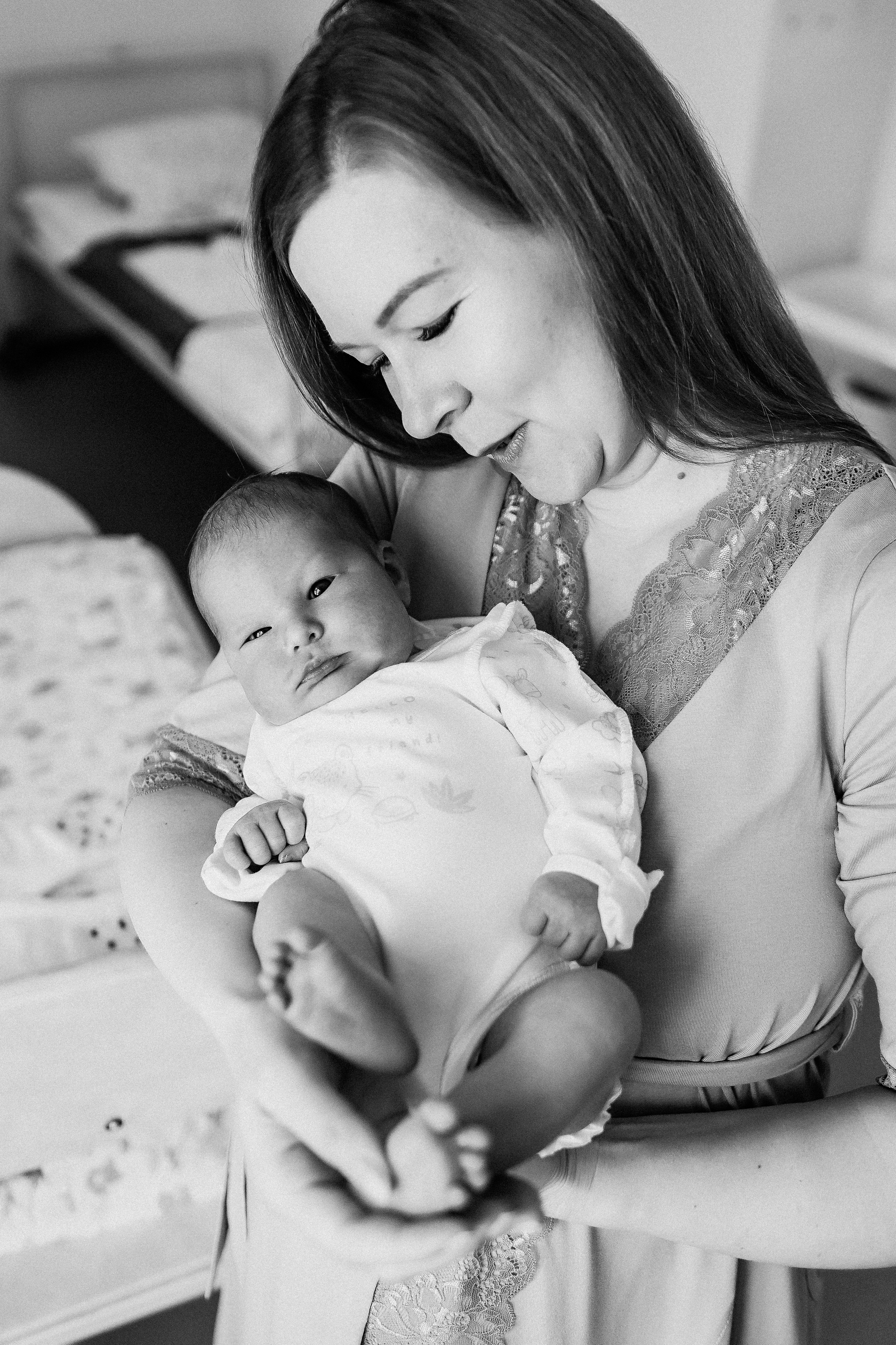 Выписка с палатой. Семейный фотограф Тюмень, фотограф на роды Салмина Мария