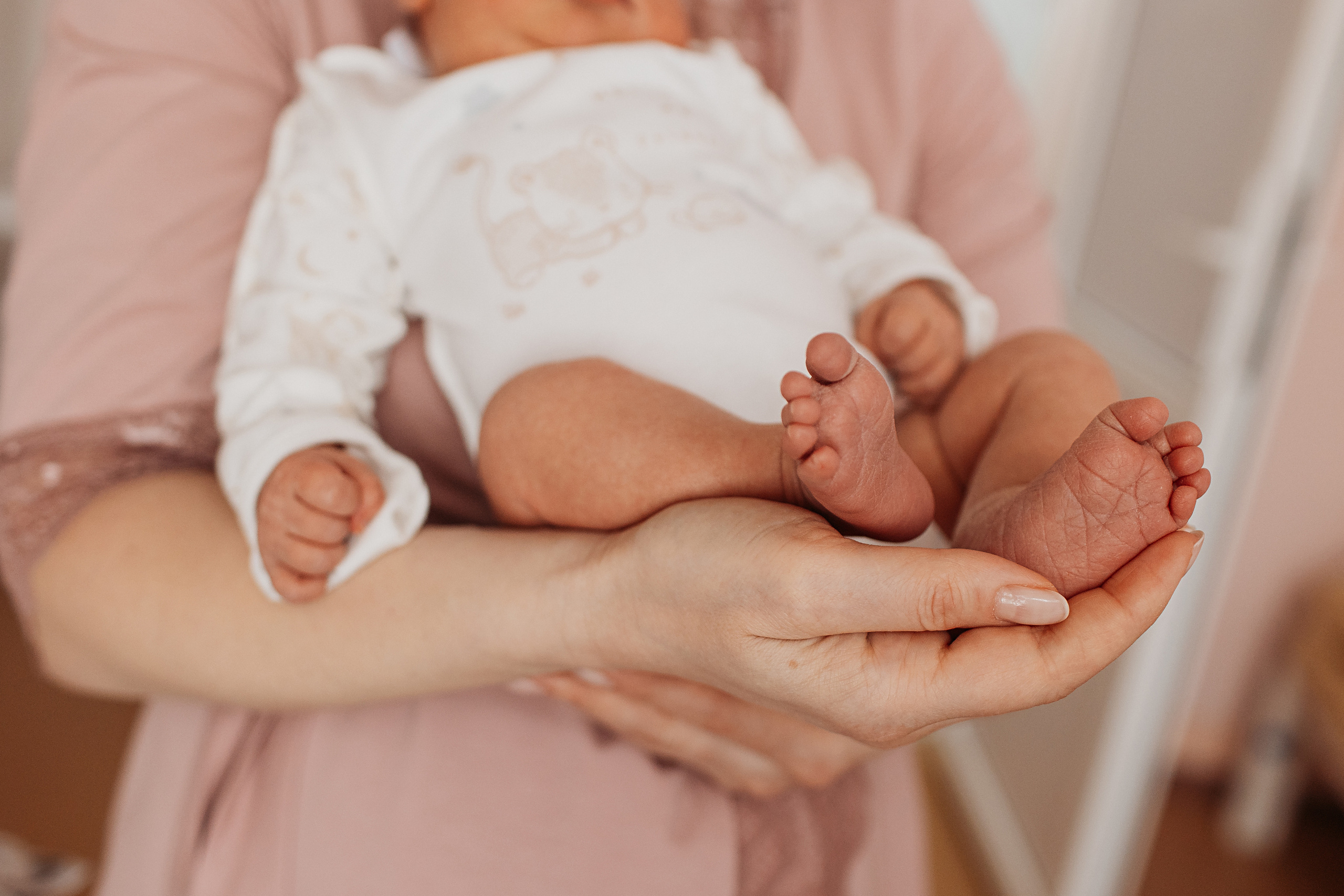 Выписка с палатой. Семейный фотограф Тюмень, фотограф на роды Салмина Мария