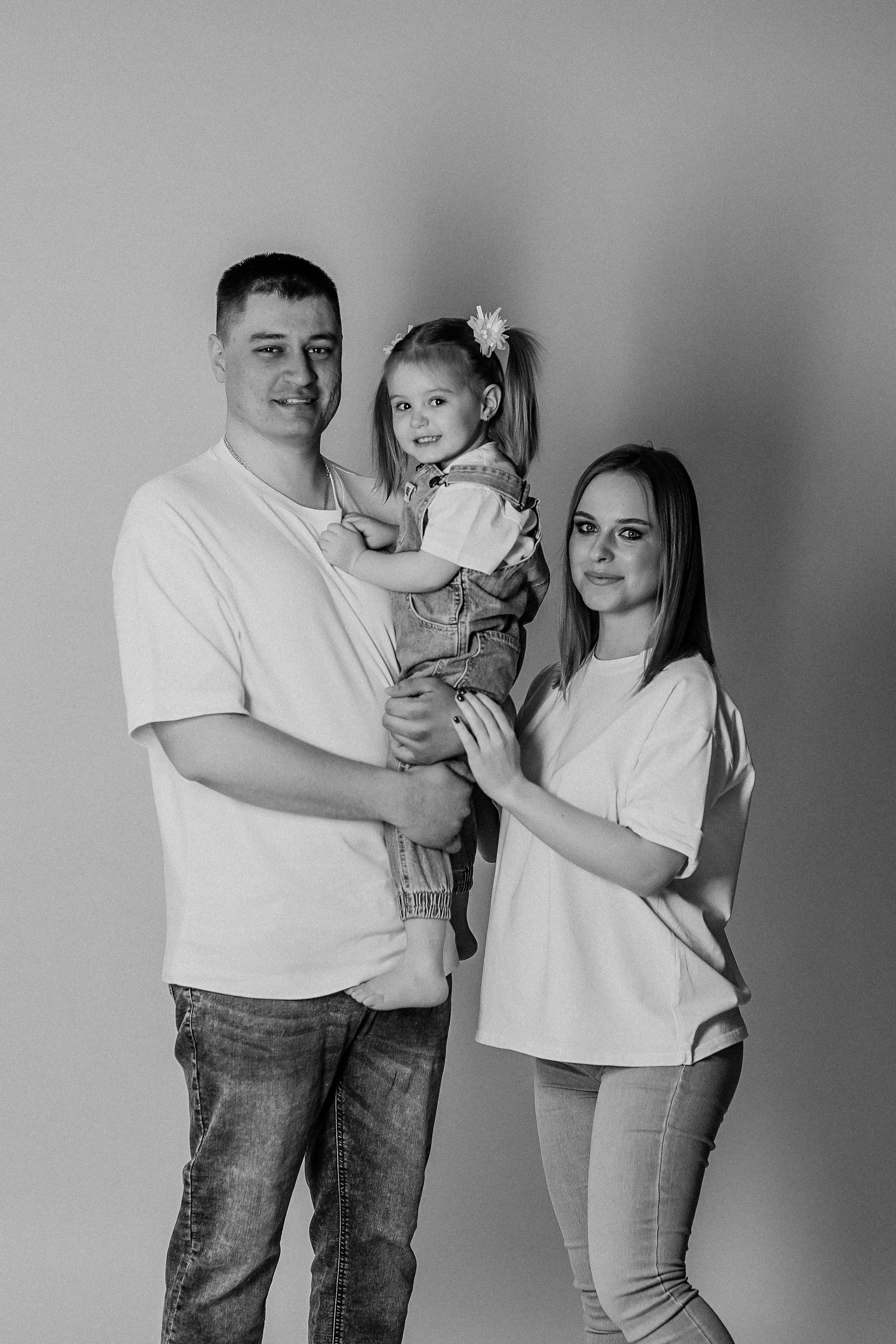 На фотофонах. Семейный фотограф Тюмень, фотограф на роды Салмина Мария