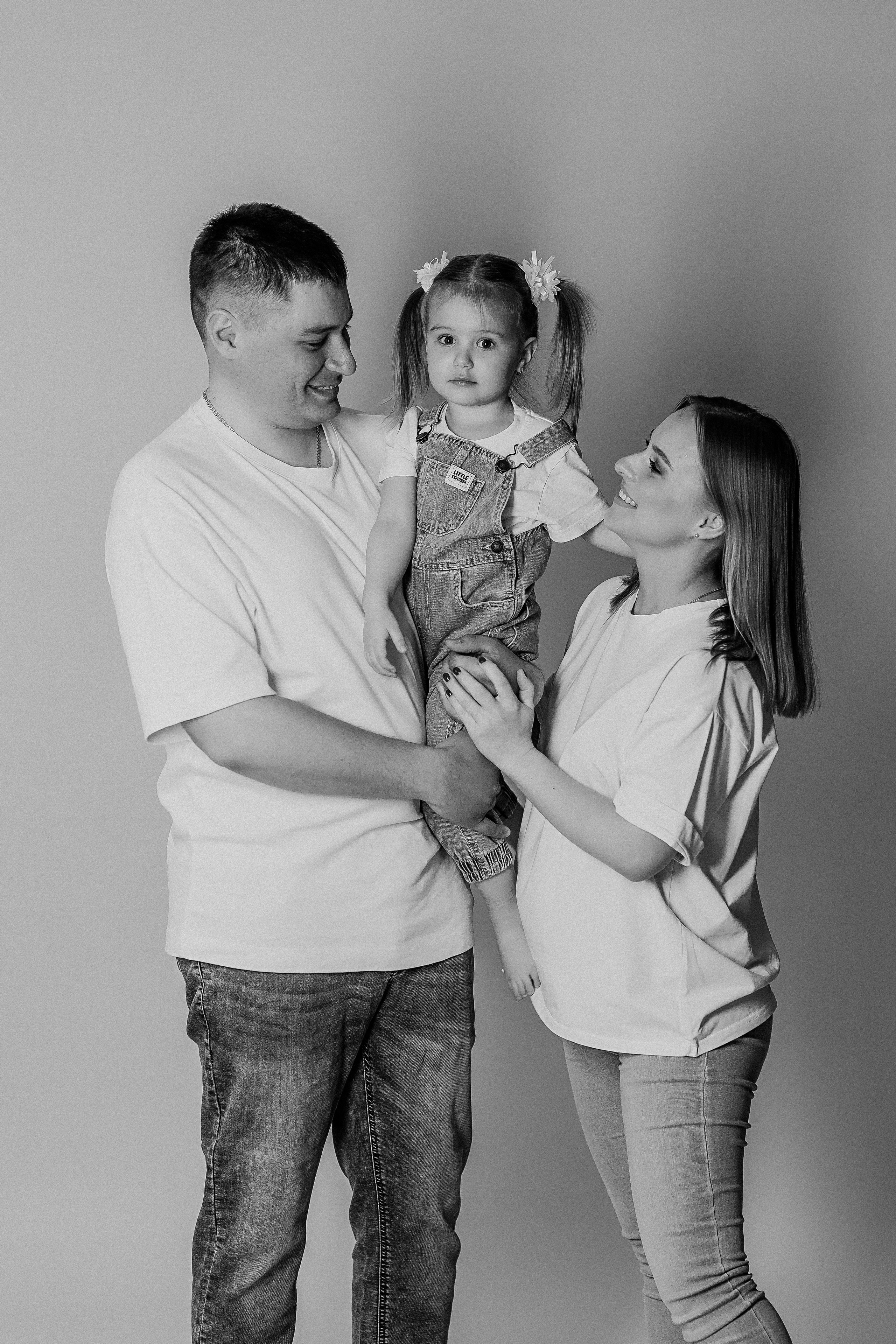 На фотофонах. Семейный фотограф Тюмень, фотограф на роды Салмина Мария