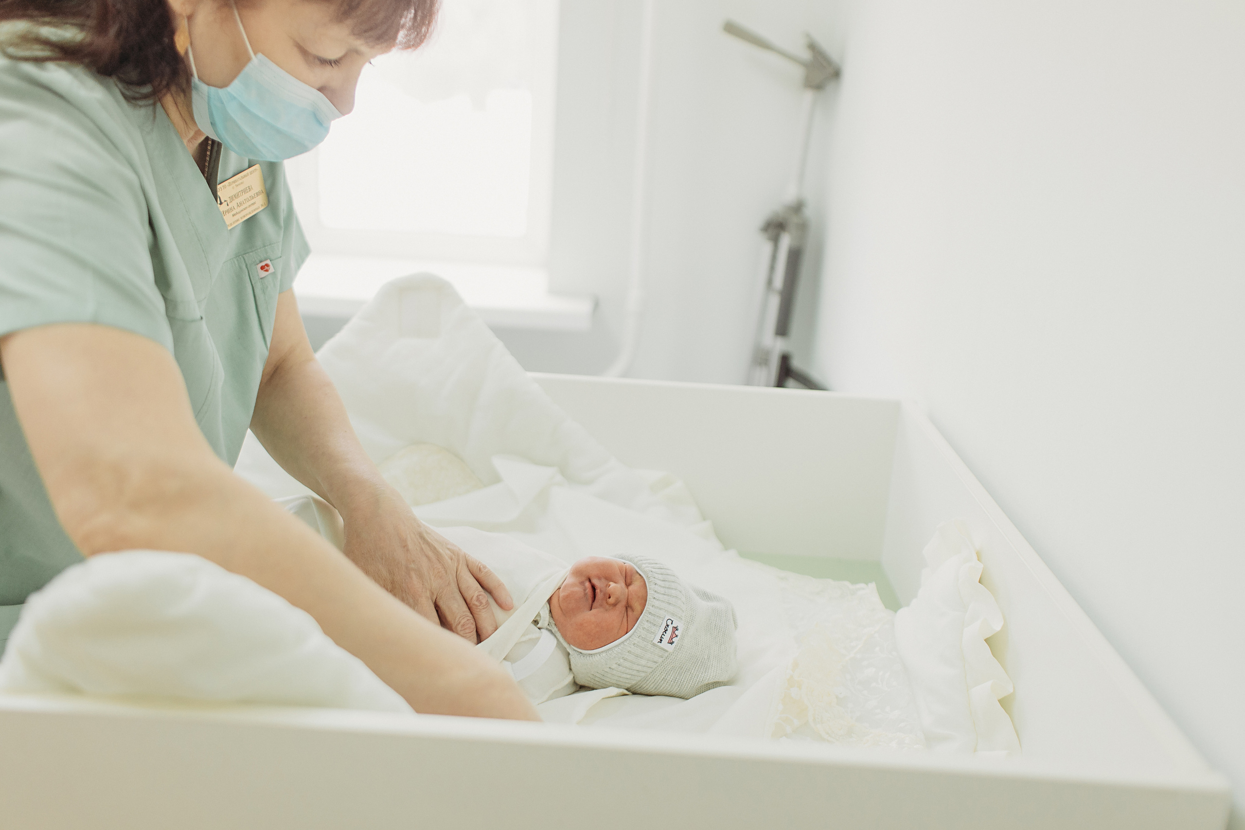 Выписка с палатой. Семейный фотограф Тюмень, фотограф на роды Салмина Мария