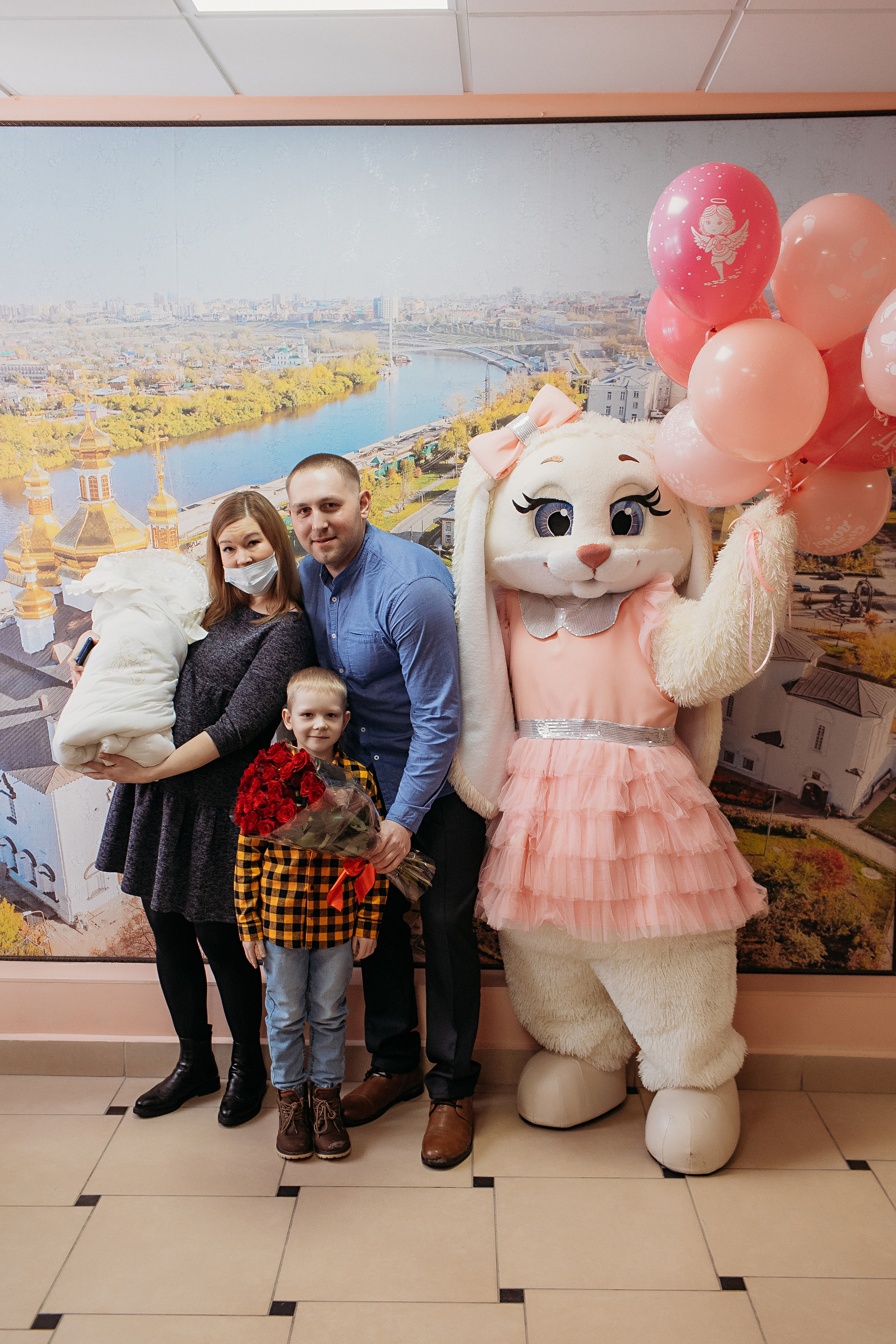 Выписка с палатой. Семейный фотограф Тюмень, фотограф на роды Салмина Мария