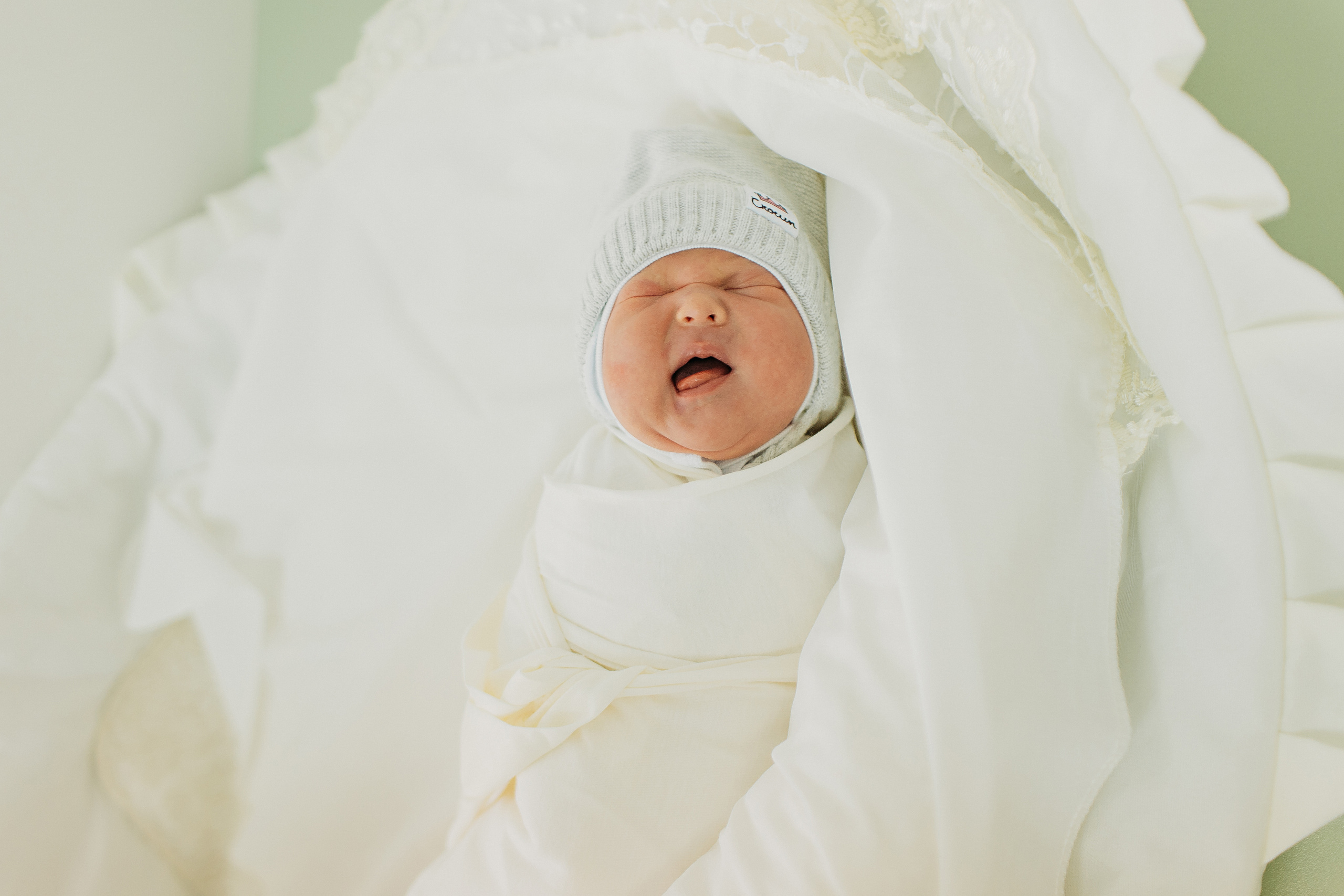 Выписка с палатой. Семейный фотограф Тюмень, фотограф на роды Салмина Мария
