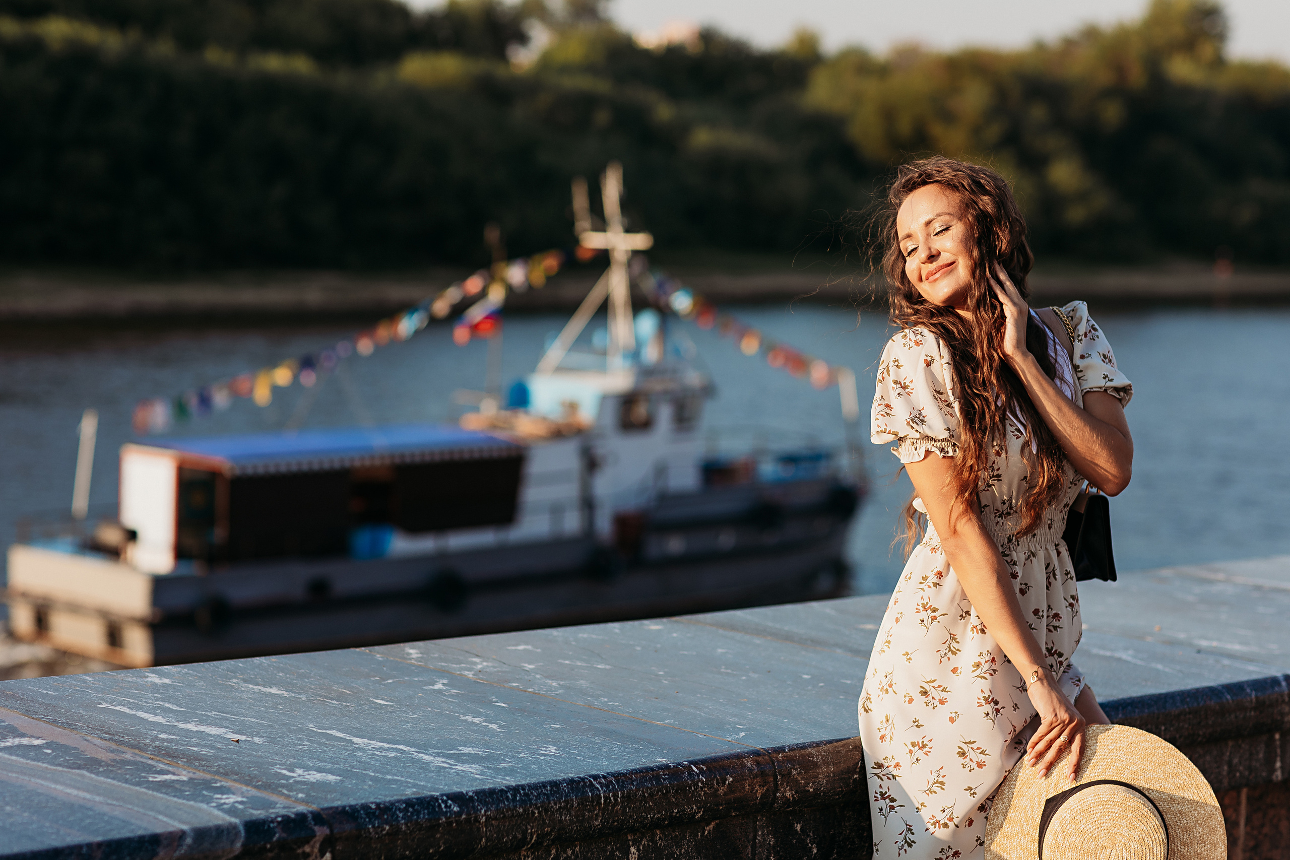 Набережная на закате. Семейный фотограф Тюмень, фотограф на роды Салмина Мария