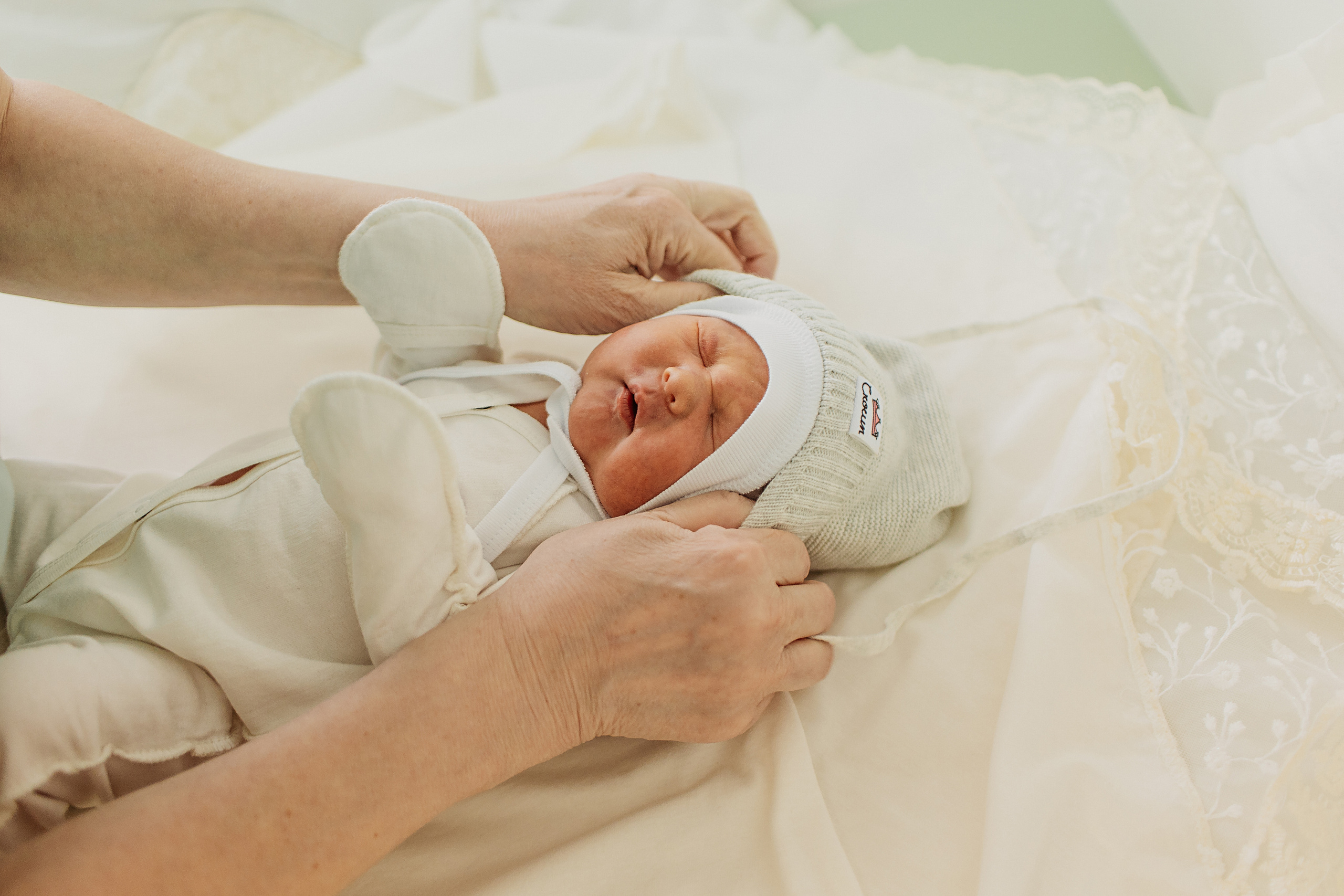 Выписка с палатой. Семейный фотограф Тюмень, фотограф на роды Салмина Мария