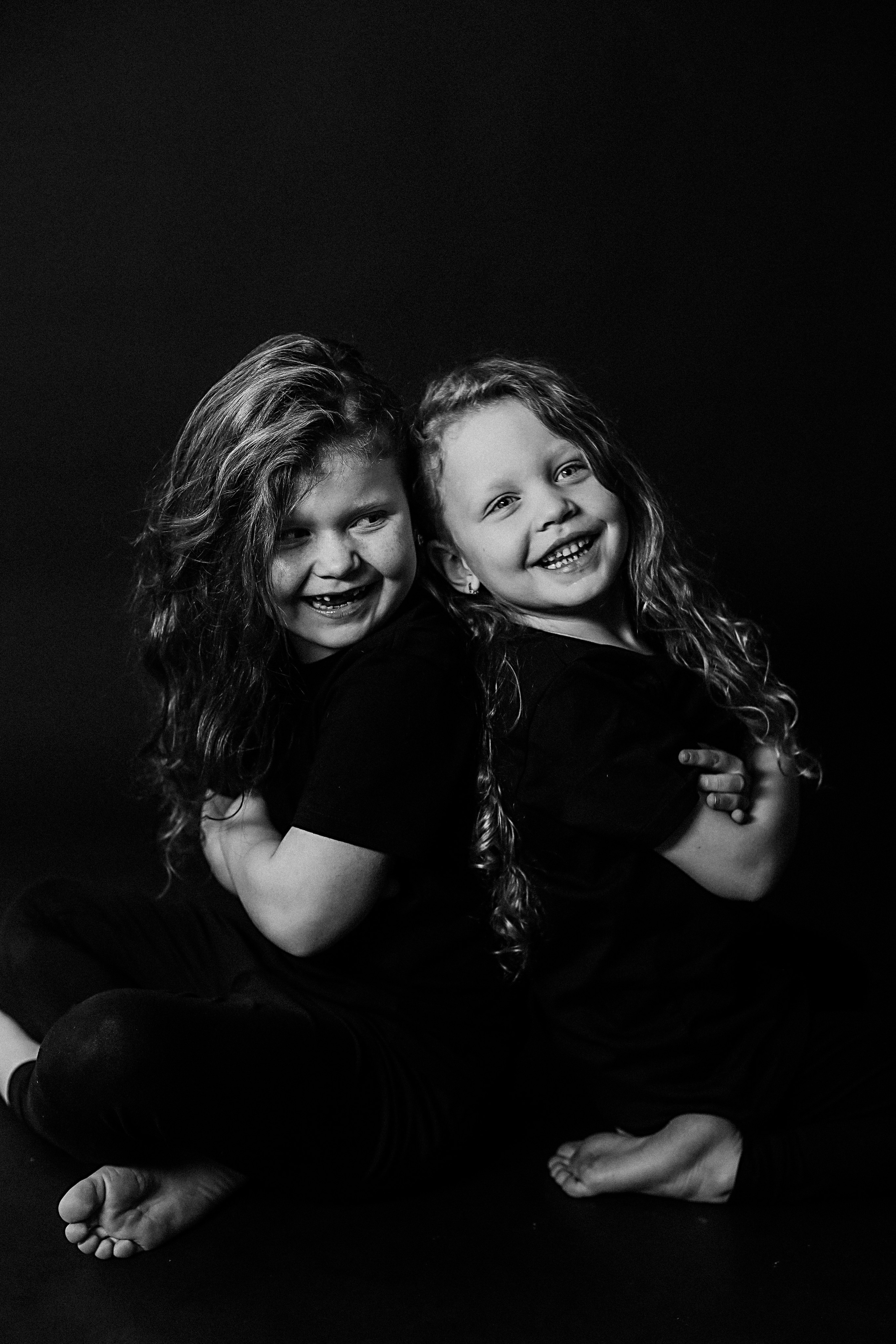 Черный фон фотопроект. Семейный фотограф Тюмень, фотограф на роды Салмина Мария