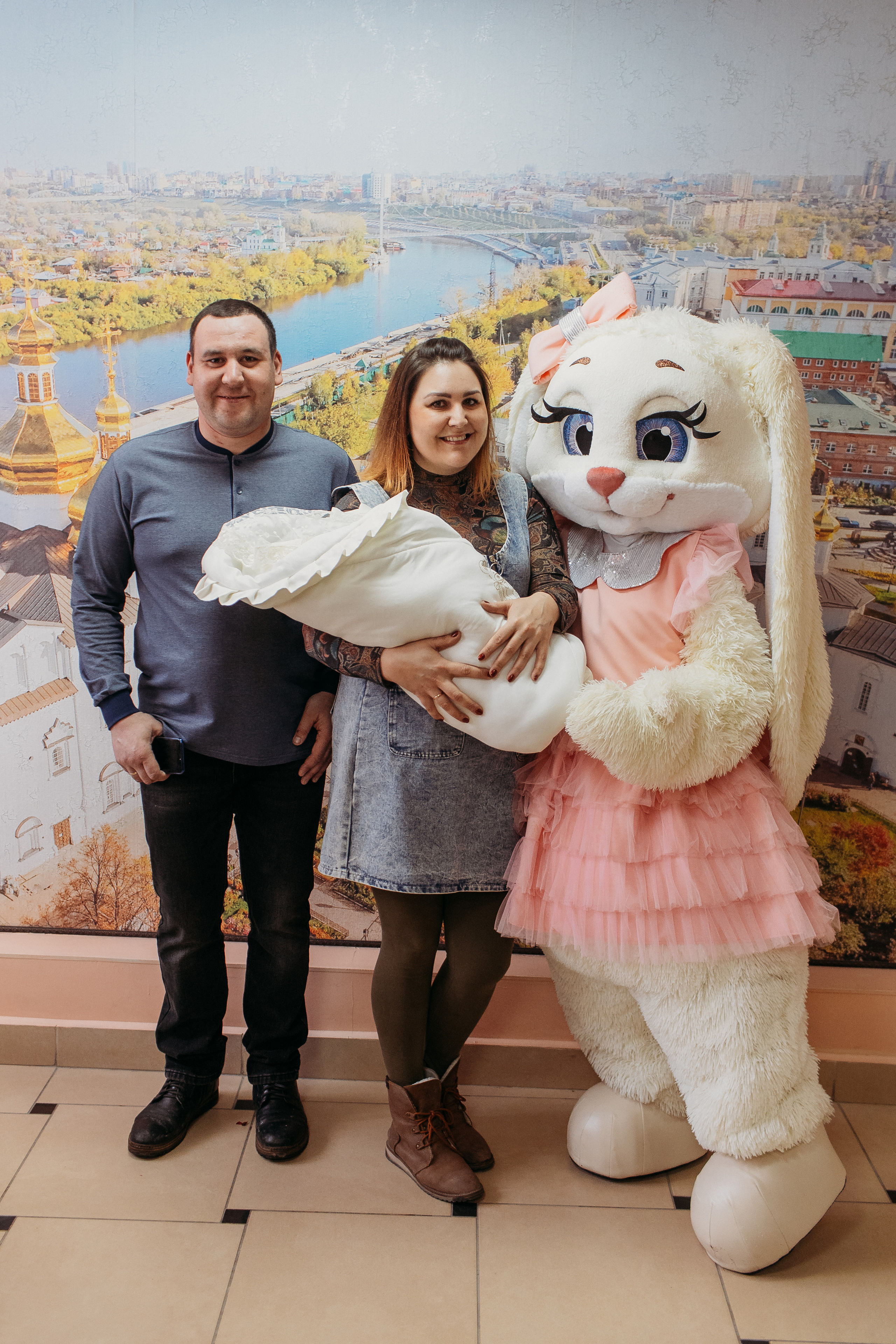 Выписка с палатой. Семейный фотограф Тюмень, фотограф на роды Салмина Мария