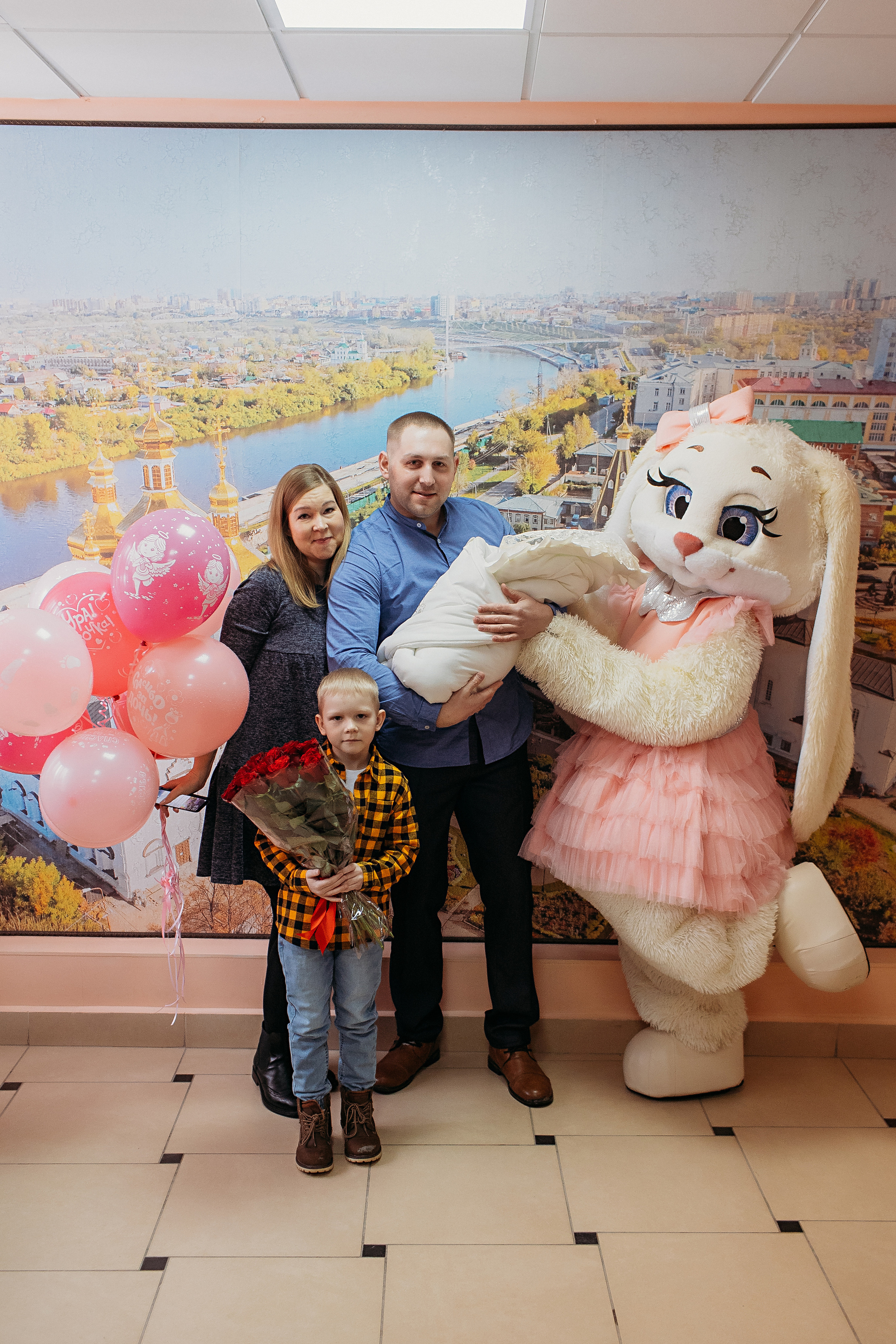 Выписка с палатой. Семейный фотограф Тюмень, фотограф на роды Салмина Мария