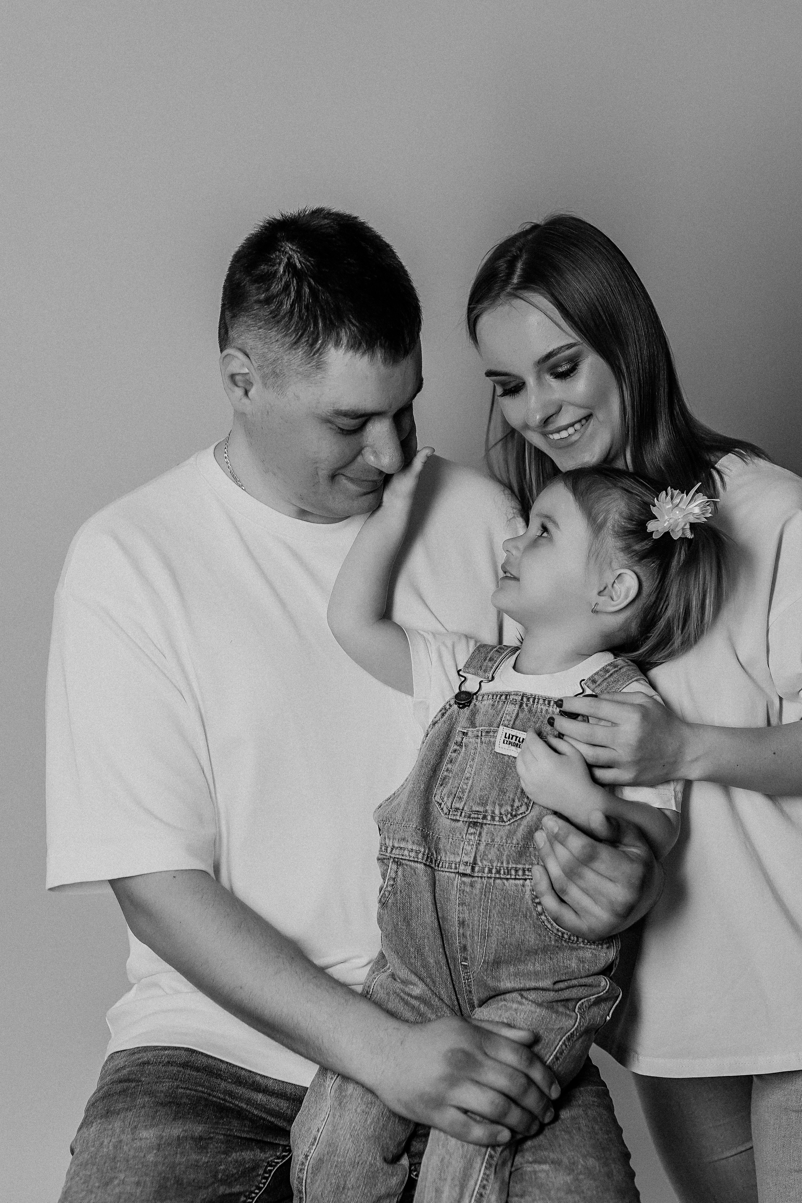 На фотофонах. Семейный фотограф Тюмень, фотограф на роды Салмина Мария