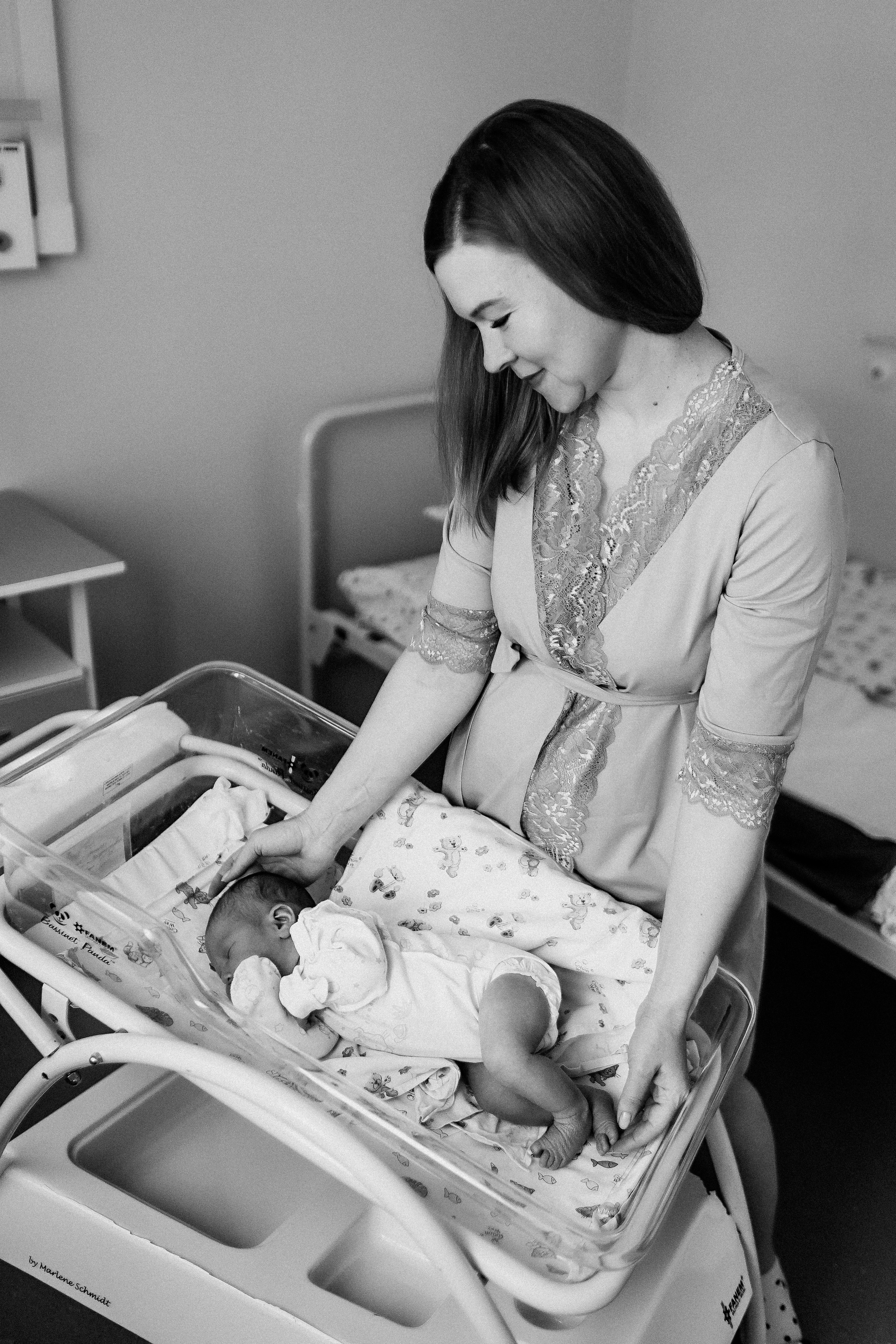 Выписка с палатой. Семейный фотограф Тюмень, фотограф на роды Салмина Мария