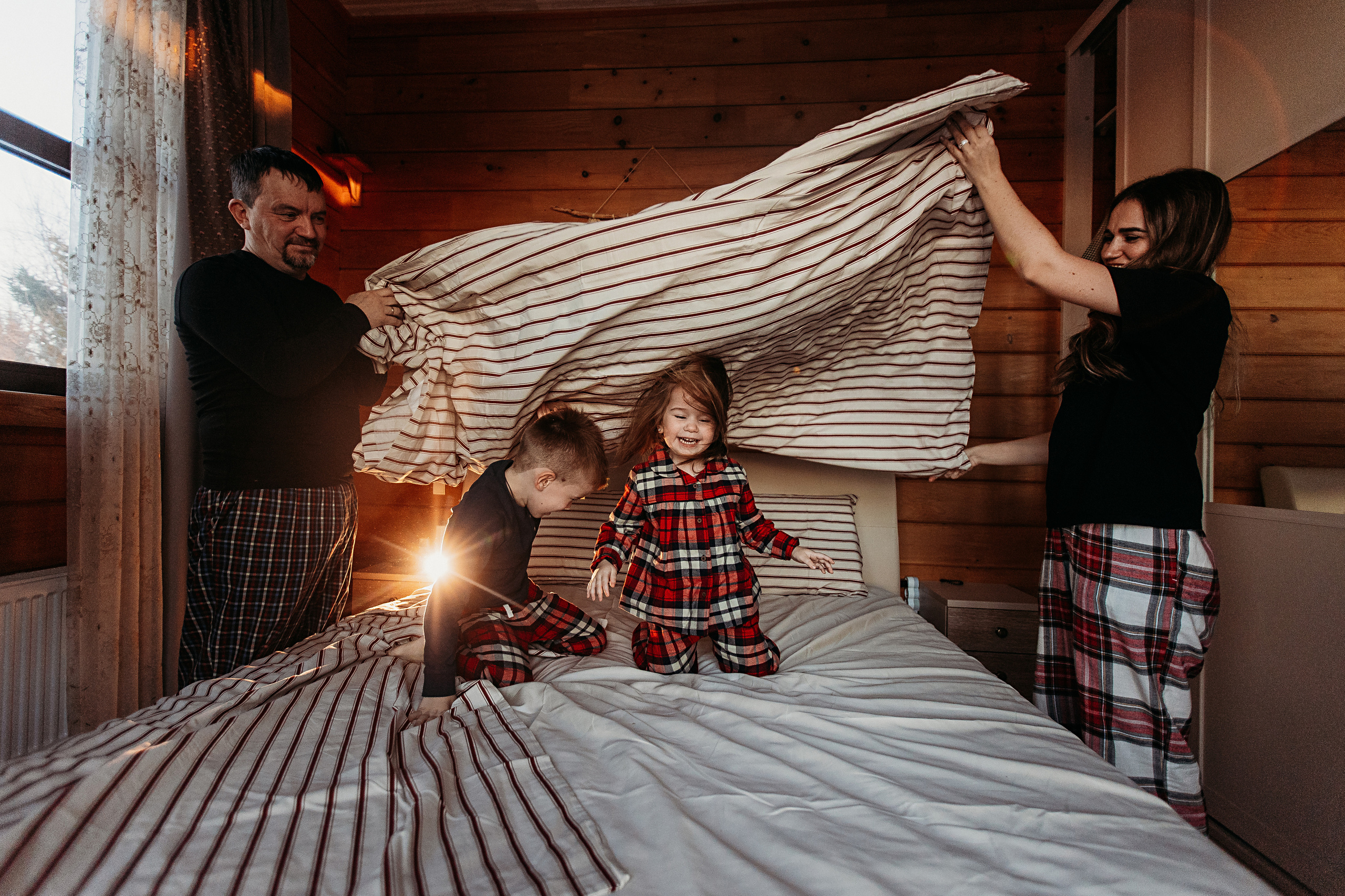 Тёплый новый год. Семейный фотограф Тюмень, фотограф на роды Салмина Мария