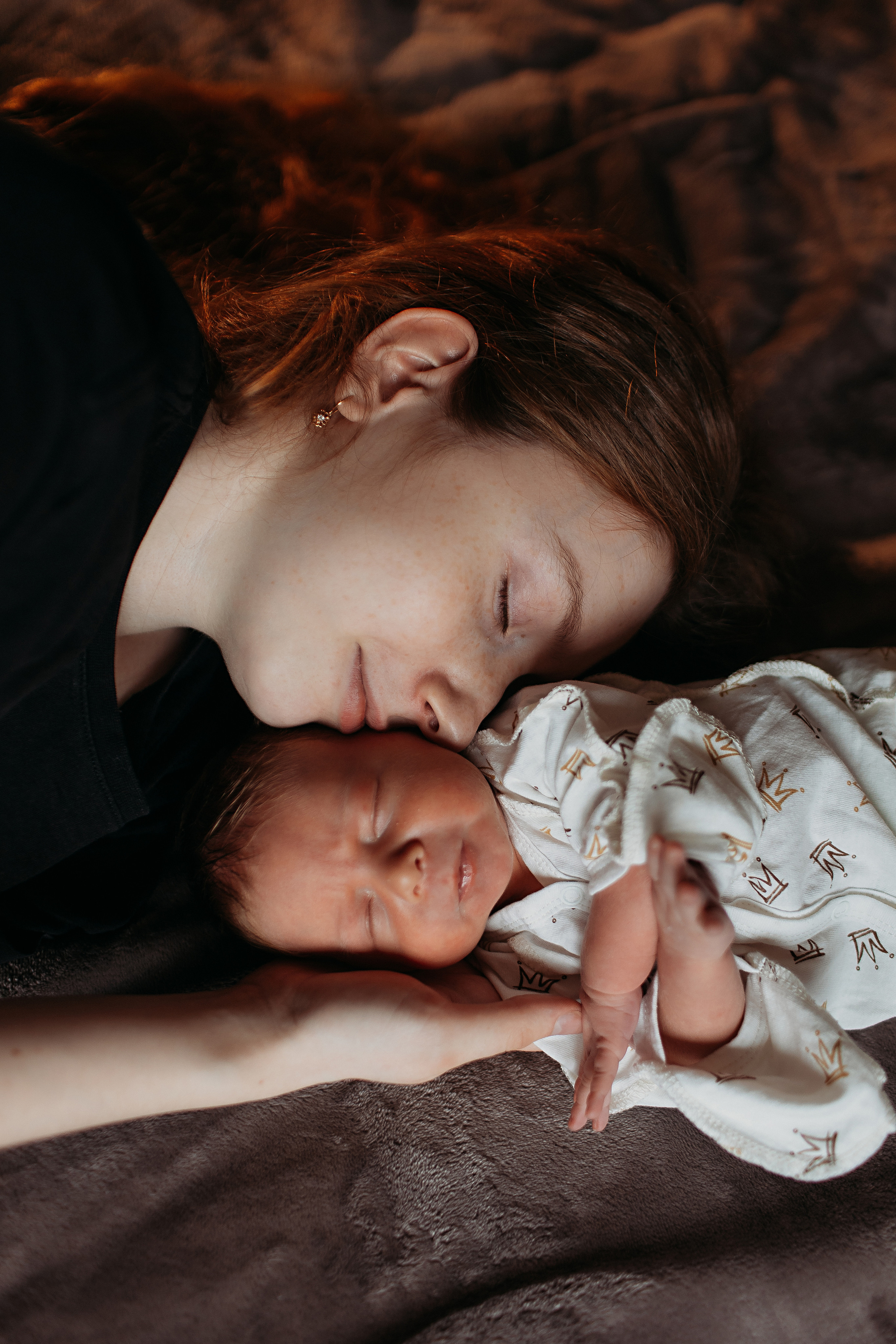 Новорожденный. Семейный фотограф Тюмень, фотограф на роды Салмина Мария