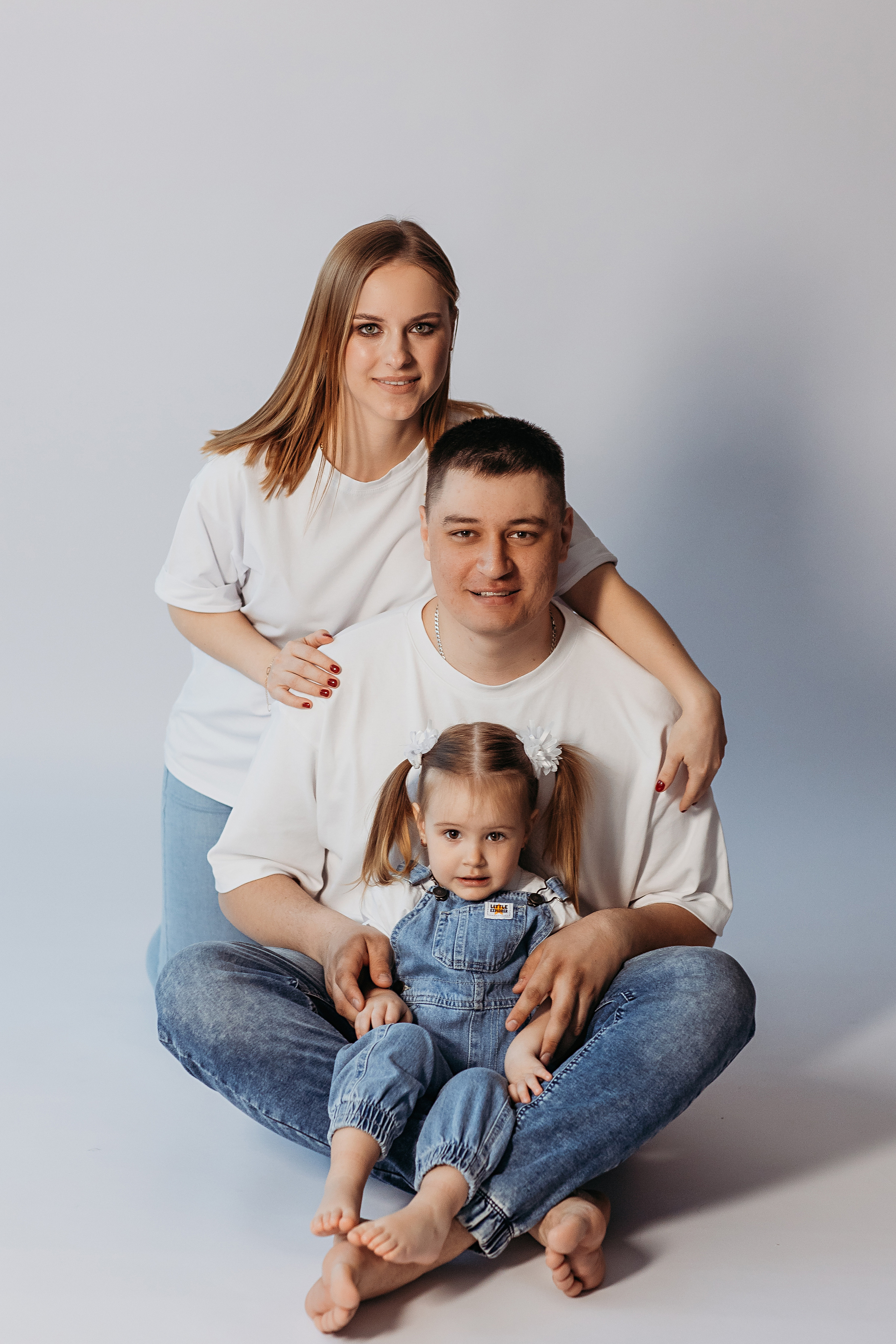 На фотофонах. Семейный фотограф Тюмень, фотограф на роды Салмина Мария