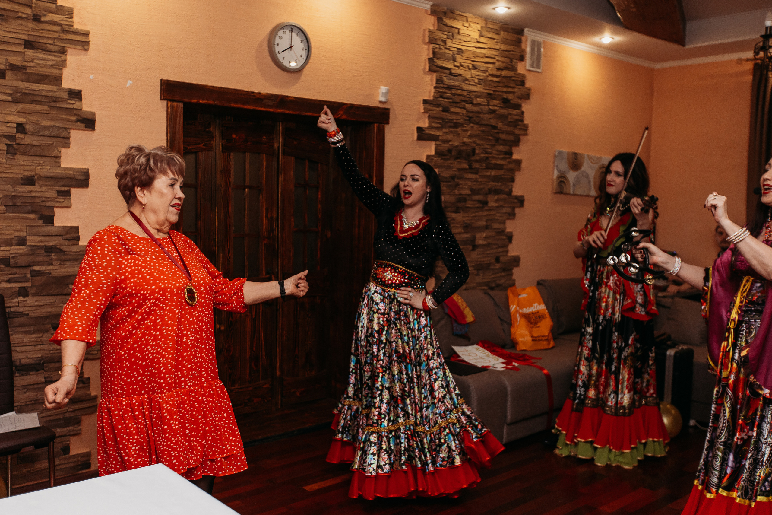 Банкет. Семейный фотограф Тюмень, фотограф на роды Салмина Мария