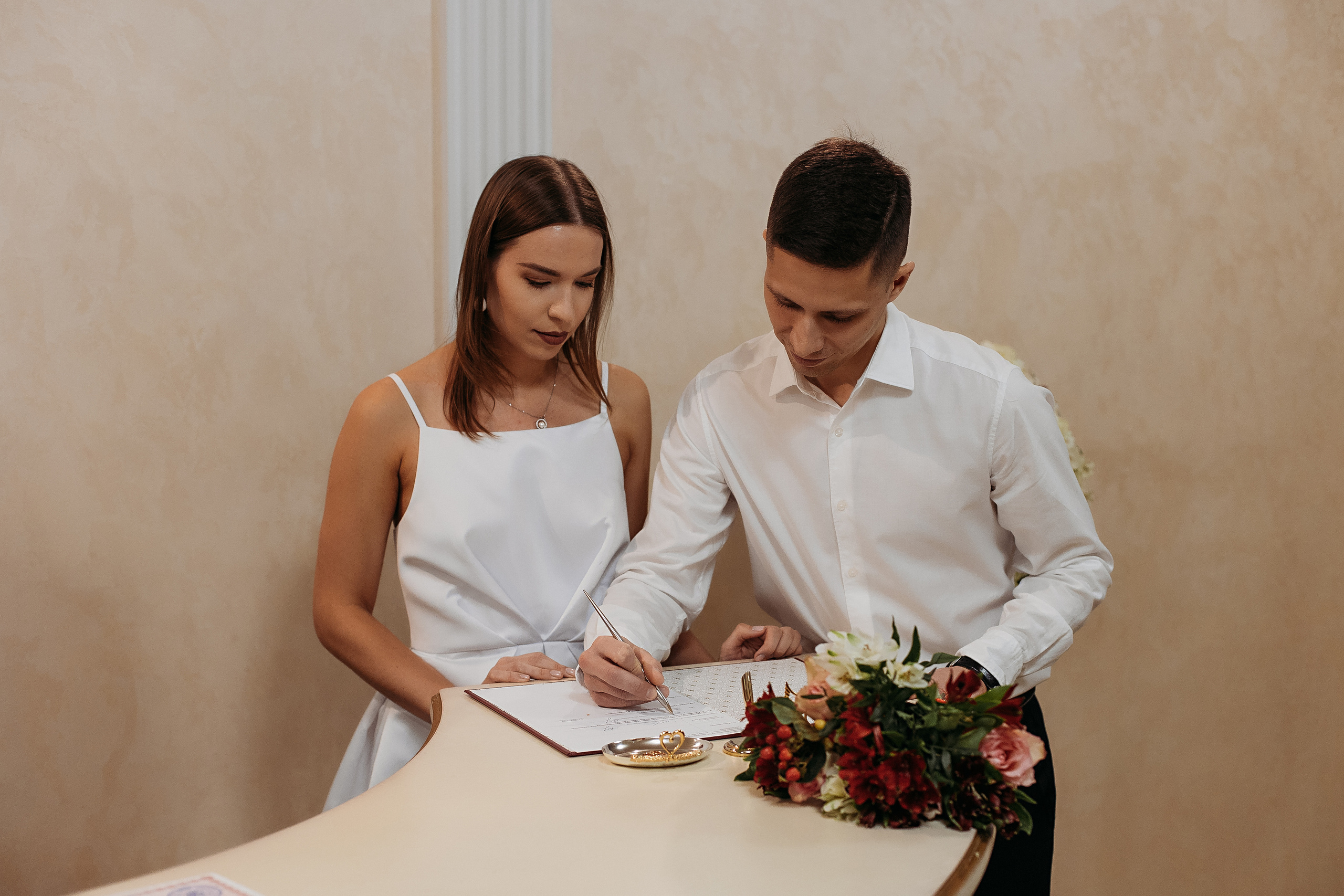 ЗАГС на Кирова. Семейный фотограф Тюмень, фотограф на роды Салмина Мария