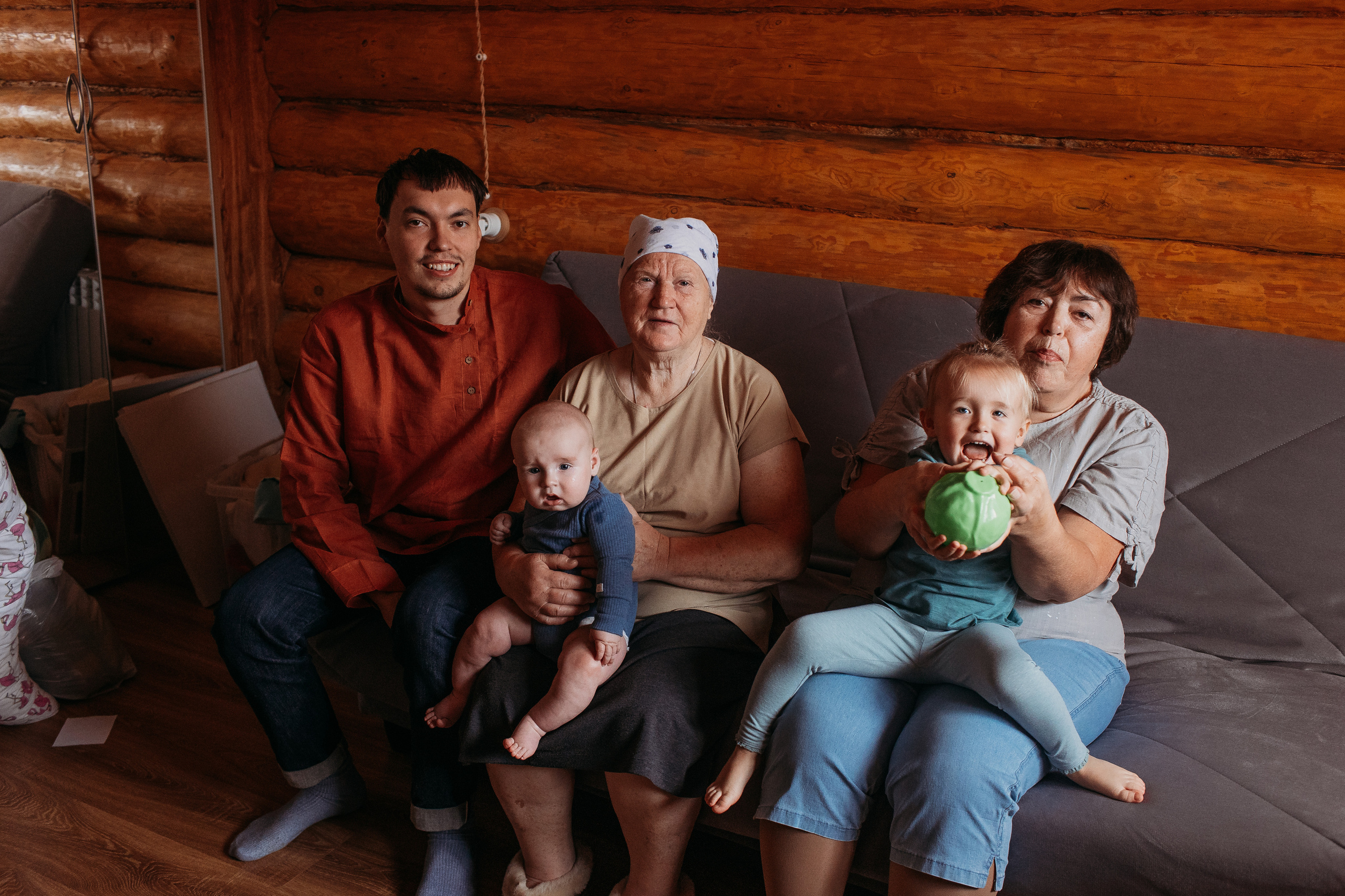 Большая семья. Семейный фотограф Тюмень, фотограф на роды Салмина Мария