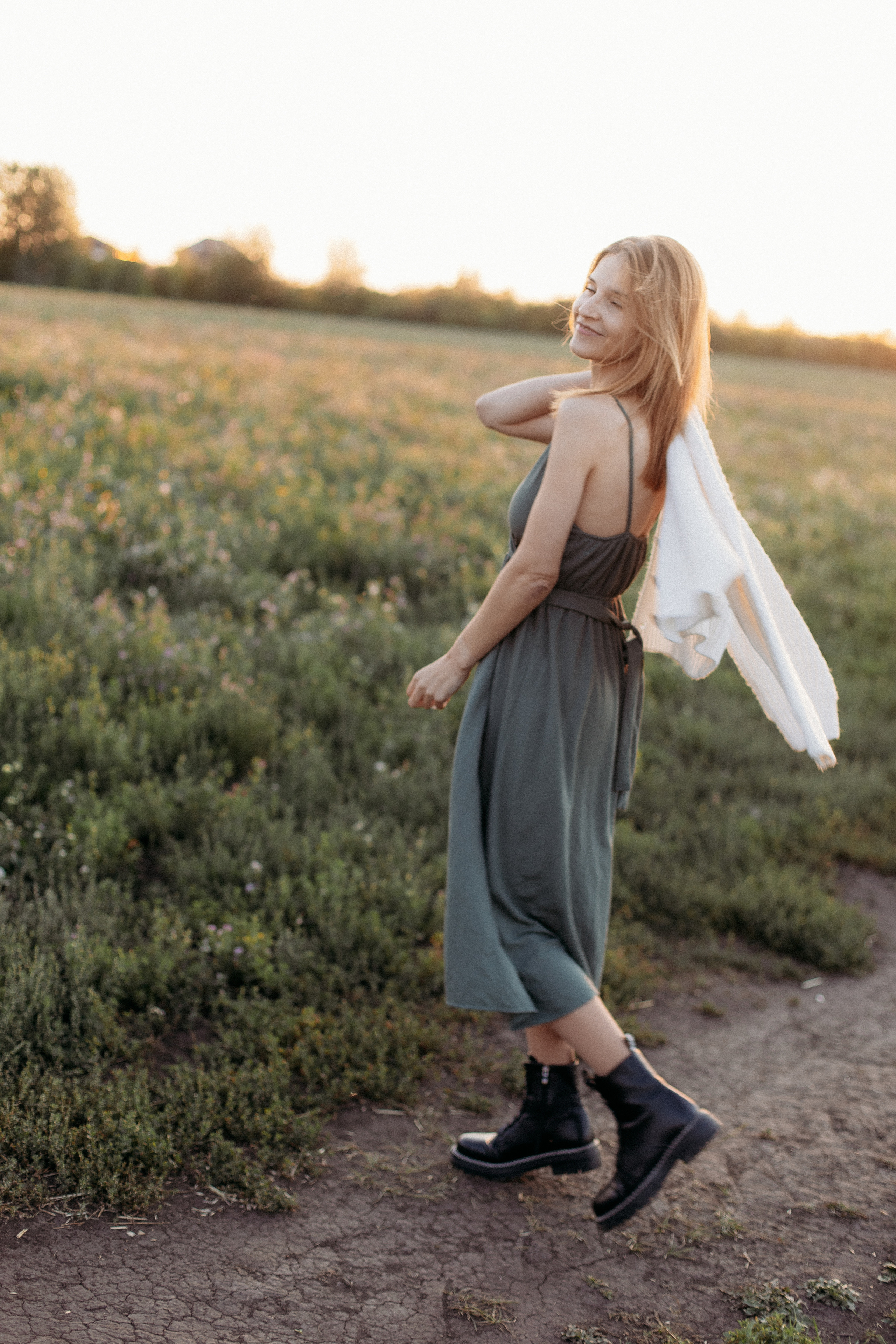 Поле. Семейный фотограф Тюмень, фотограф на роды Салмина Мария