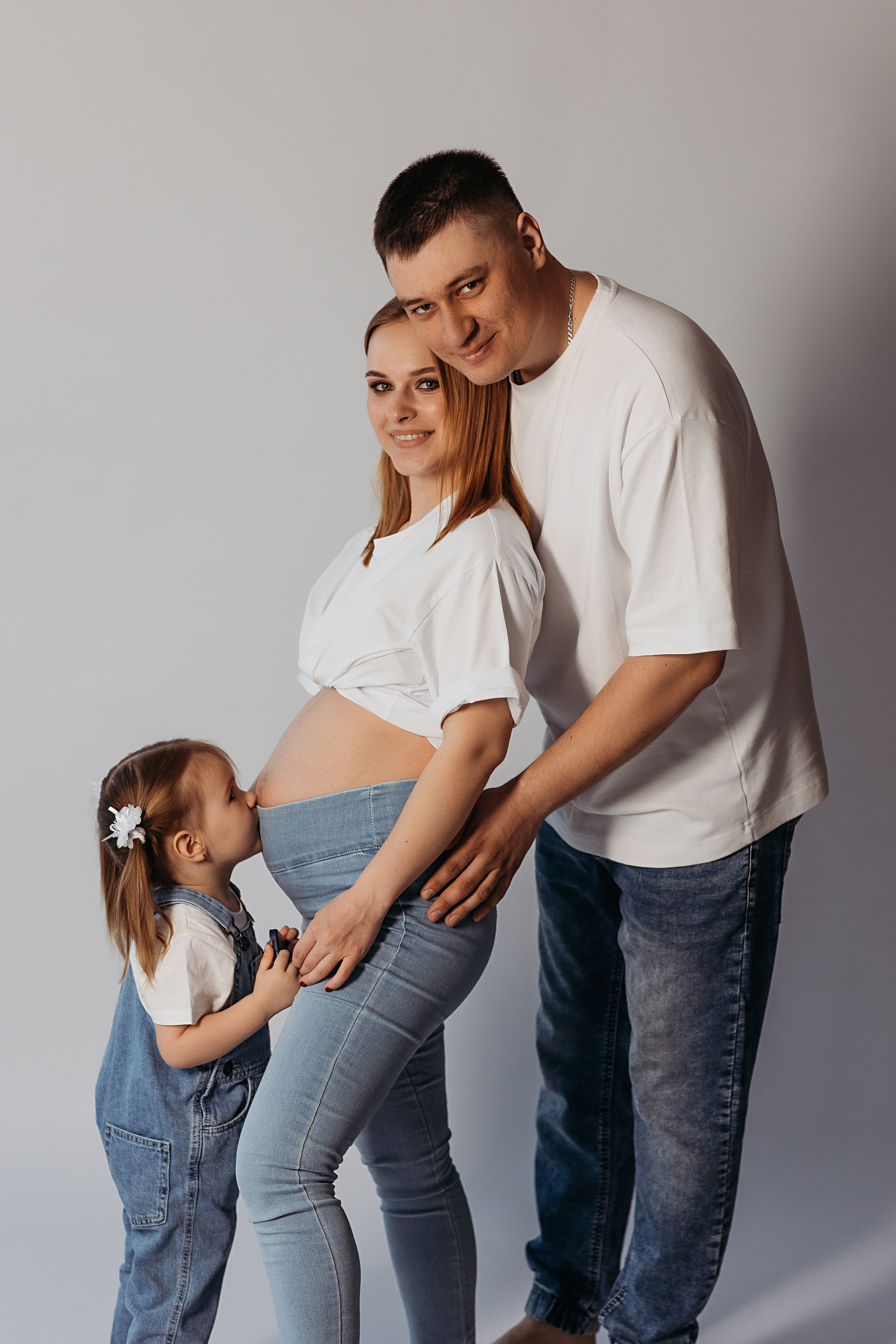 На фотофонах. Семейный фотограф Тюмень, фотограф на роды Салмина Мария