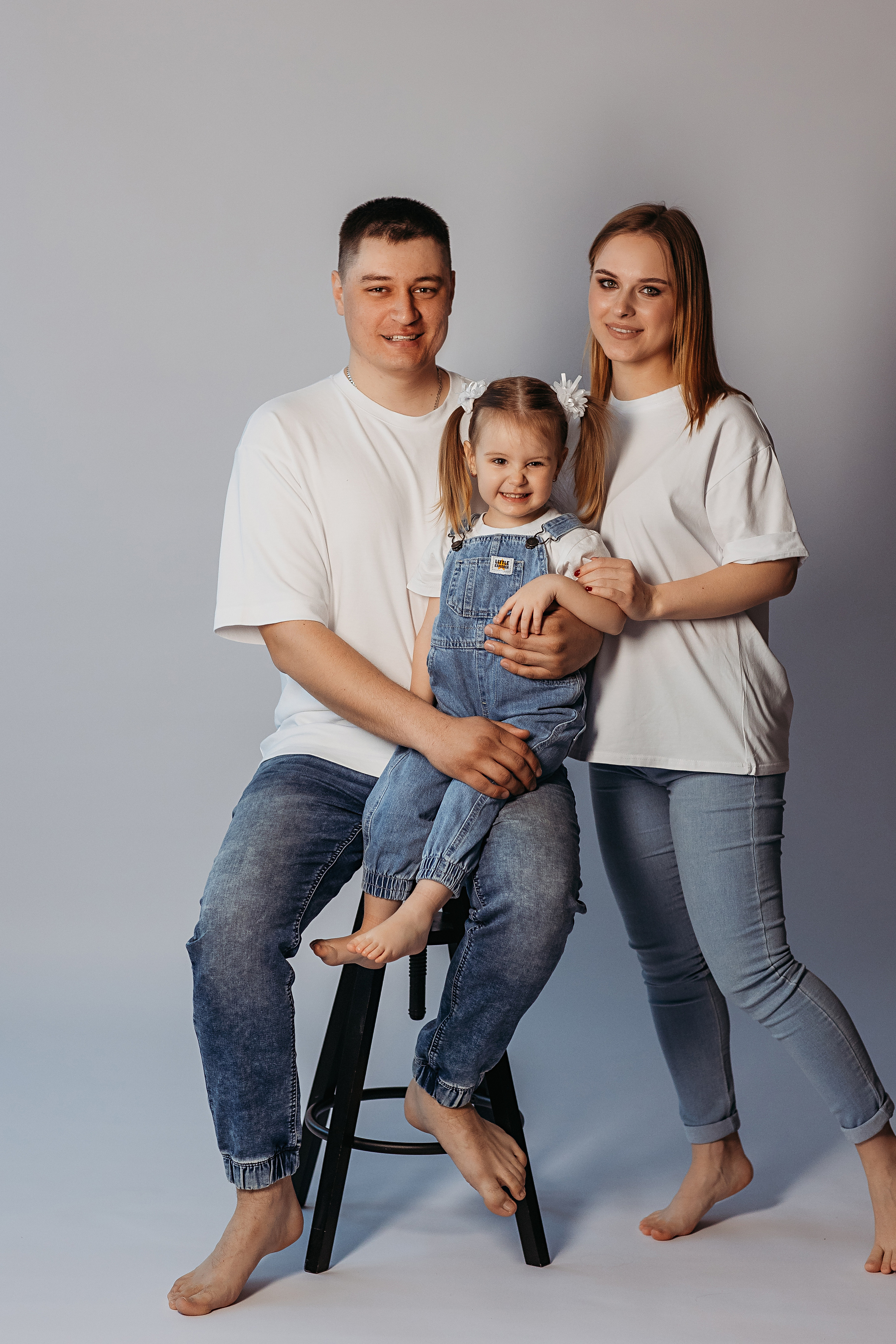 На фотофонах. Семейный фотограф Тюмень, фотограф на роды Салмина Мария