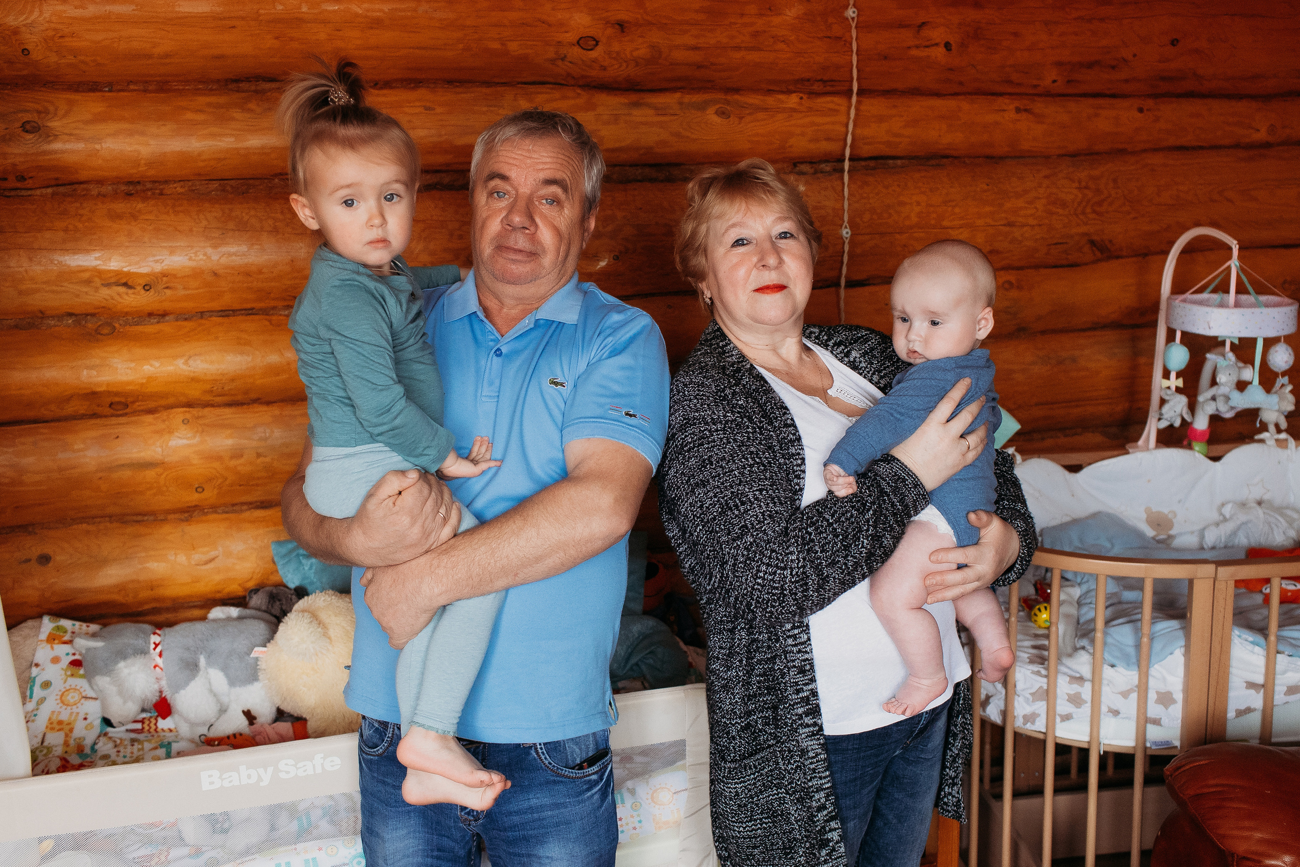 Большая семья. Семейный фотограф Тюмень, фотограф на роды Салмина Мария