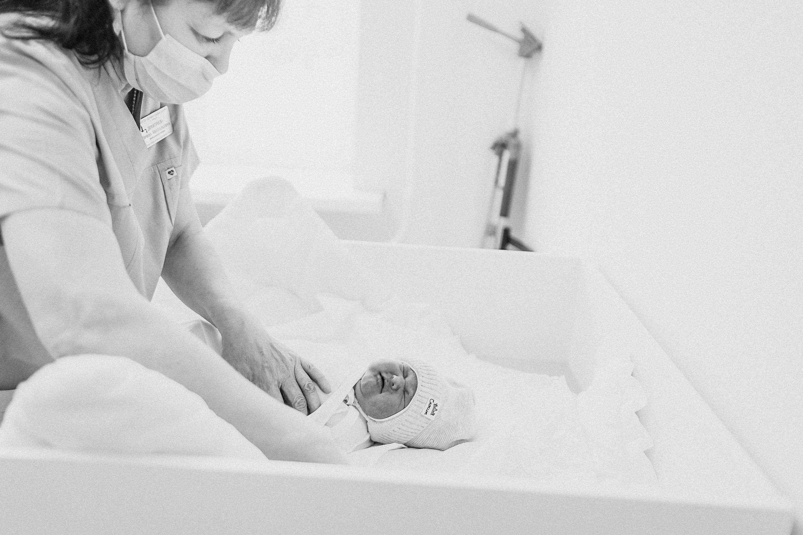 Выписка с палатой. Семейный фотограф Тюмень, фотограф на роды Салмина Мария