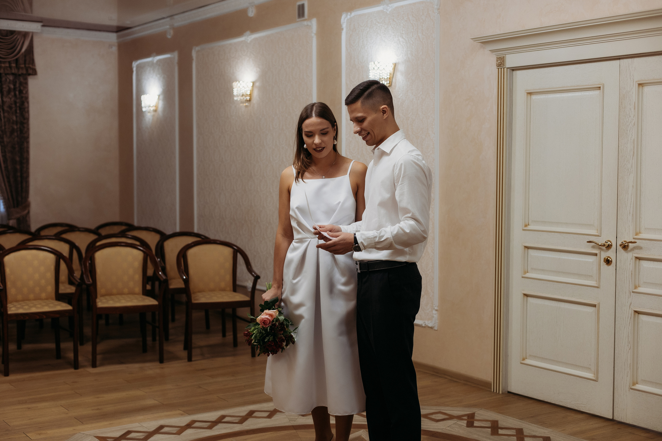 ЗАГС на Кирова. Семейный фотограф Тюмень, фотограф на роды Салмина Мария