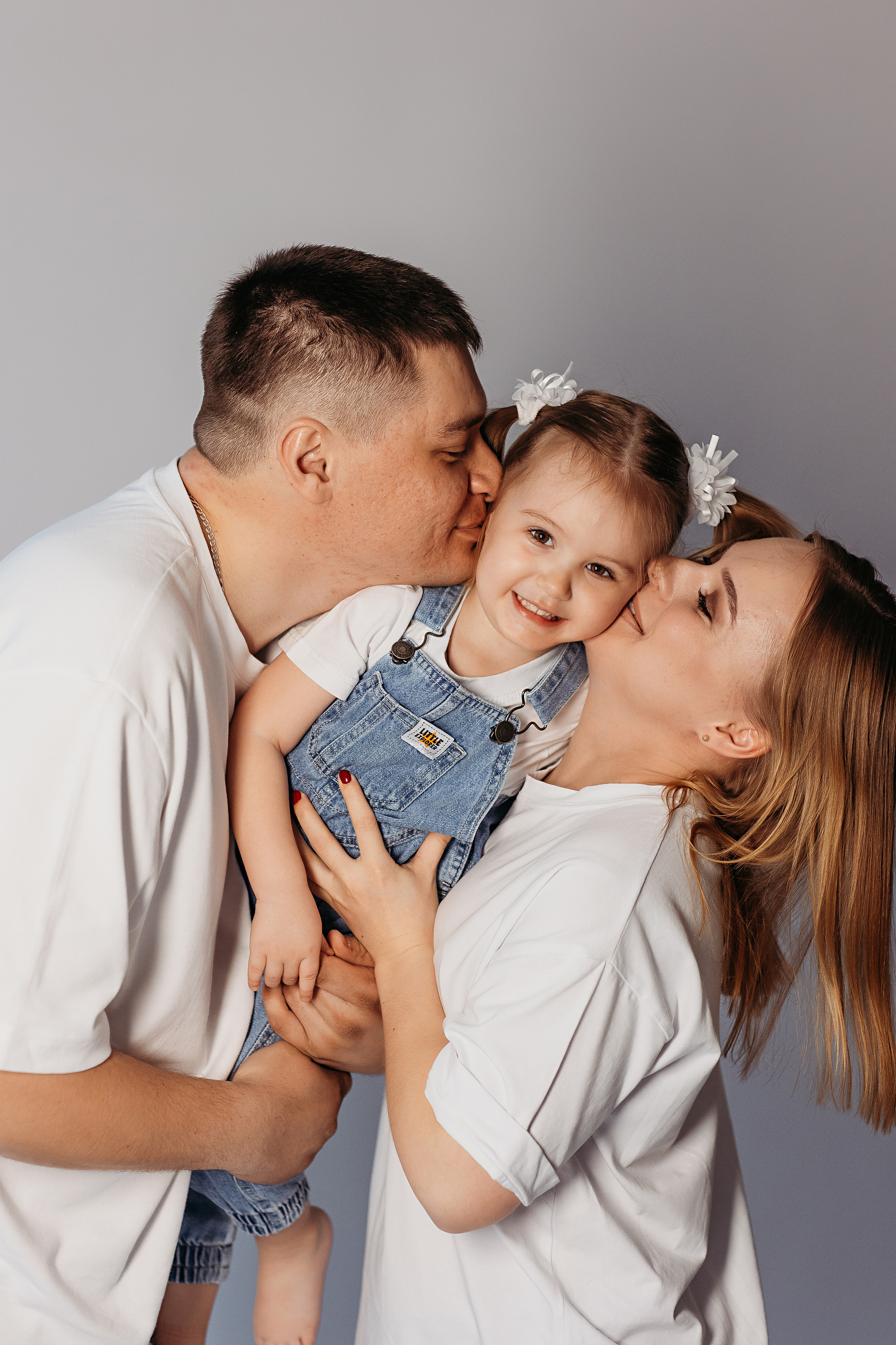 На фотофонах. Семейный фотограф Тюмень, фотограф на роды Салмина Мария