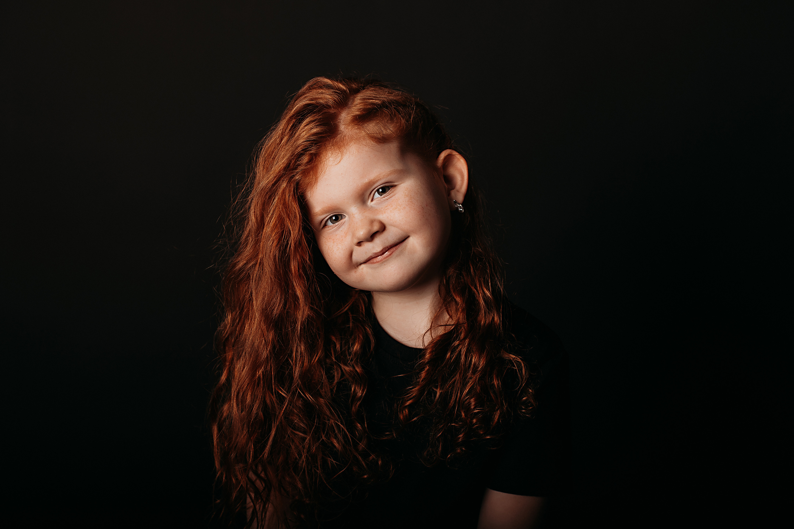 Черный фон фотопроект. Семейный фотограф Тюмень, фотограф на роды Салмина Мария