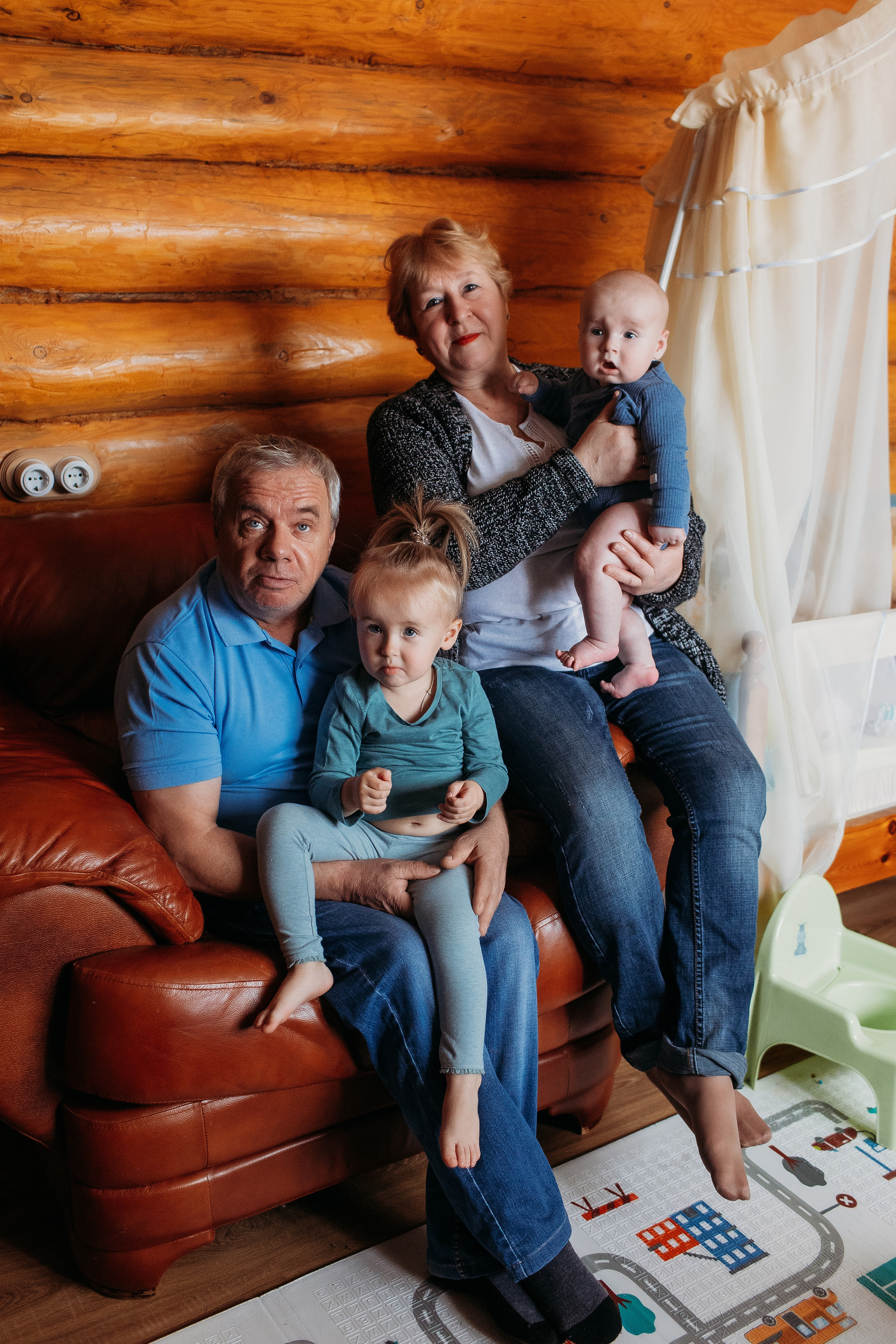 Большая семья. Семейный фотограф Тюмень, фотограф на роды Салмина Мария