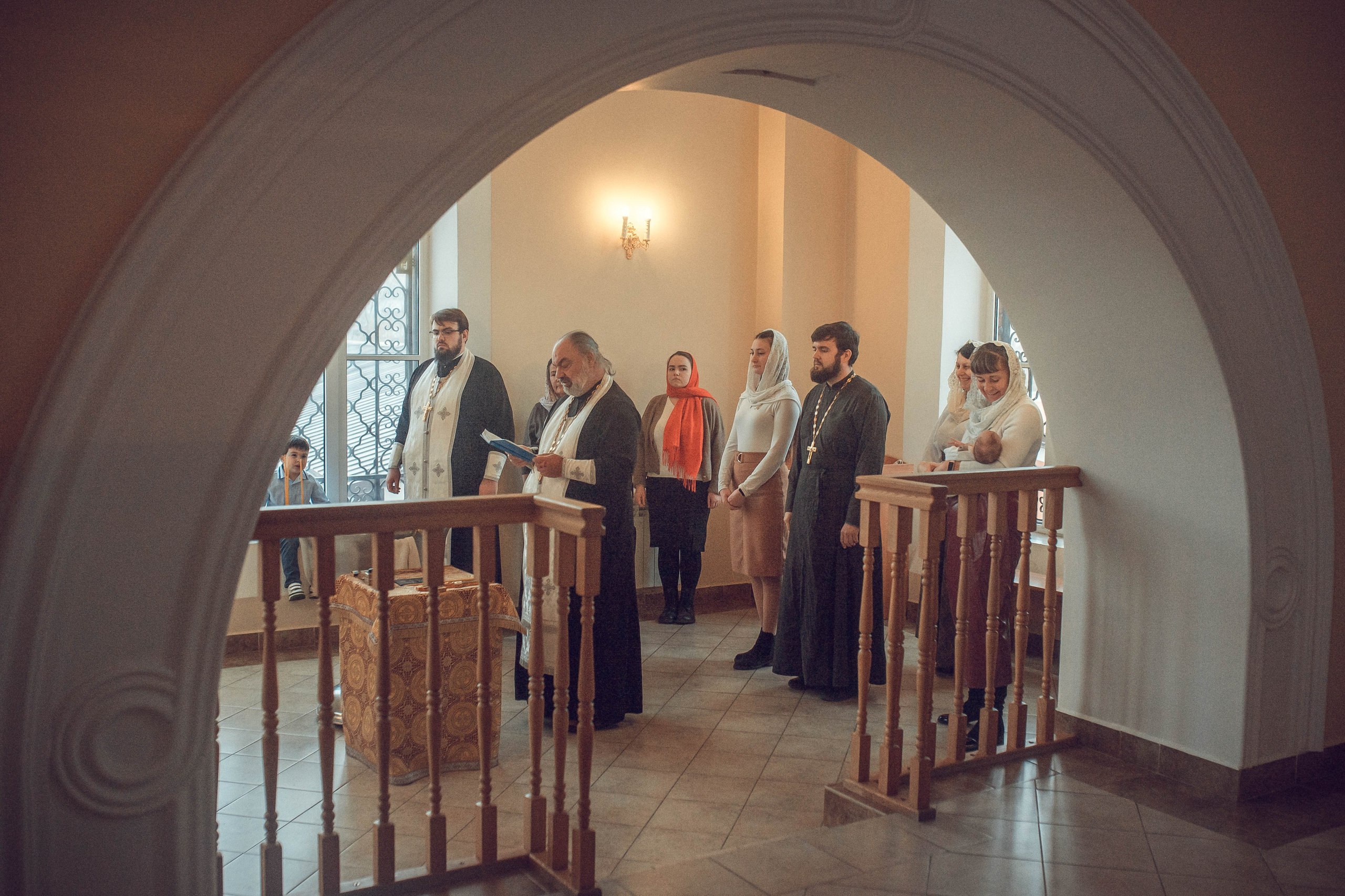 Таинство крещения Тихона. Фотограф на крещение в Саратове Марина Грушина